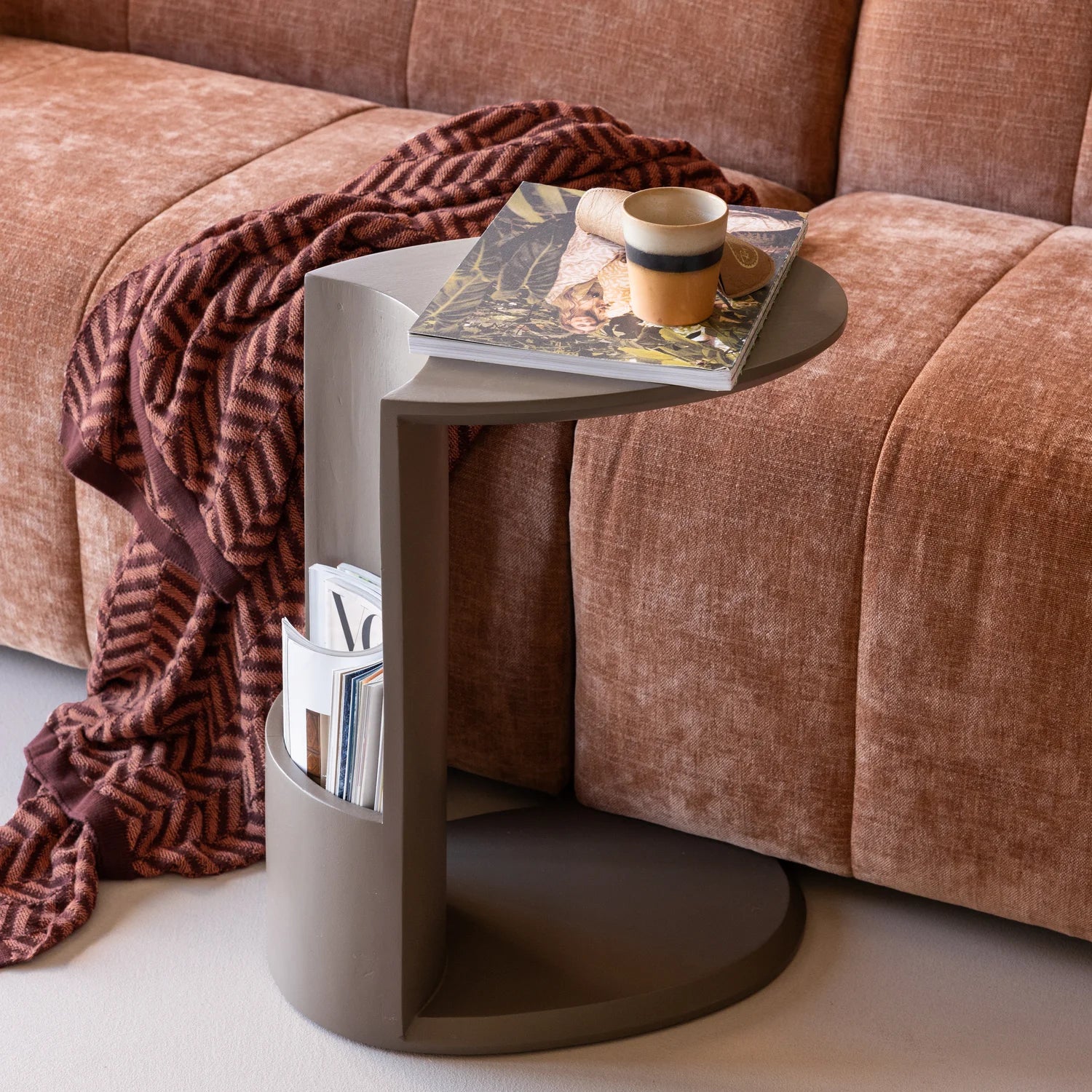 SUNA burgundy throw