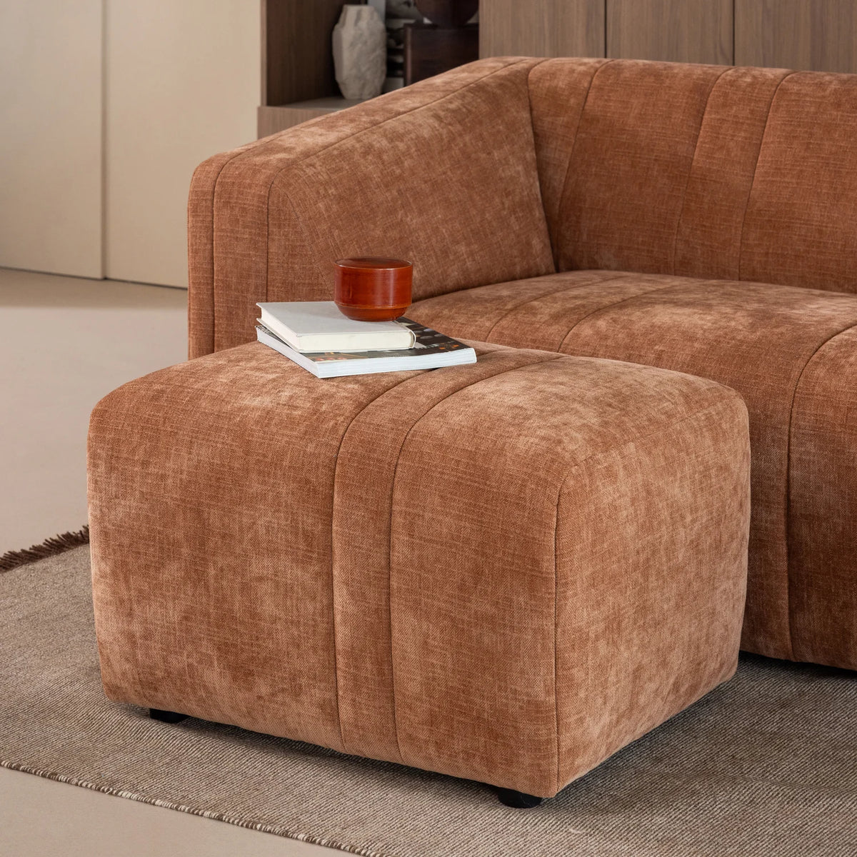 OMAIRE Puff rust brown chenille