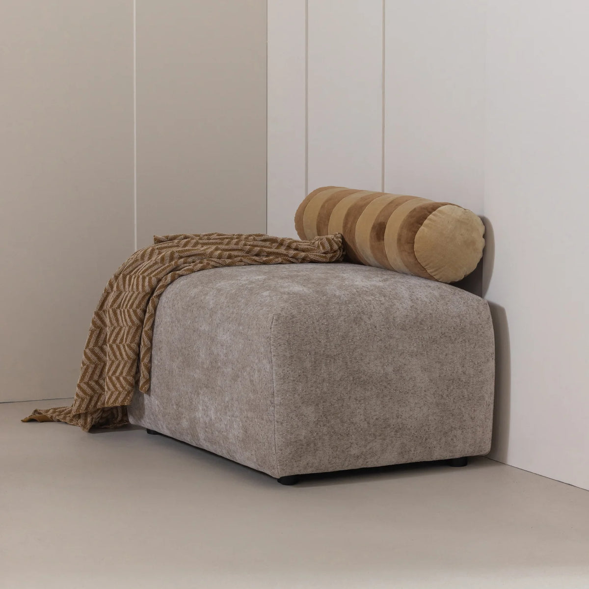UMINA Puff in Khaki Chenille
