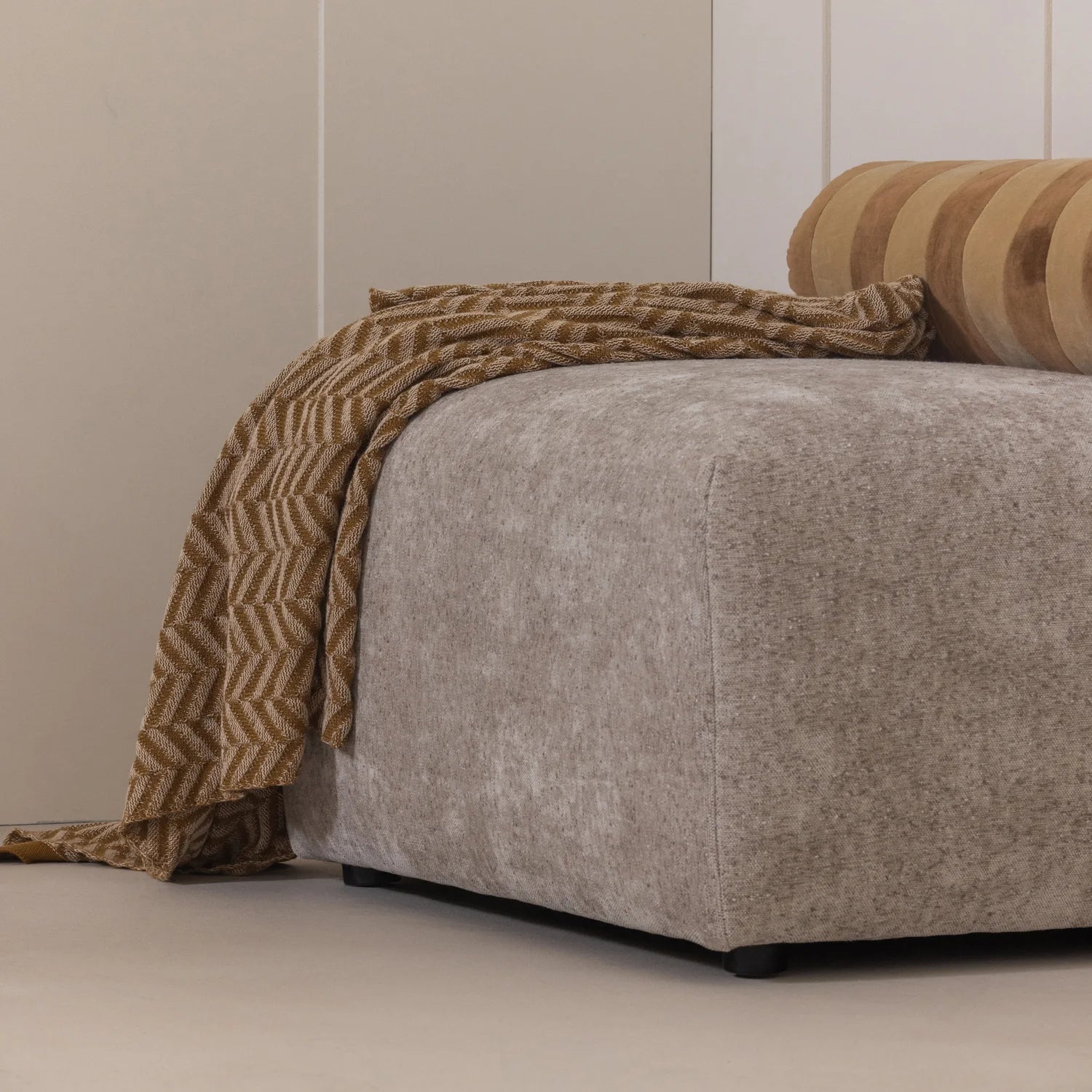 SUNA honey throw