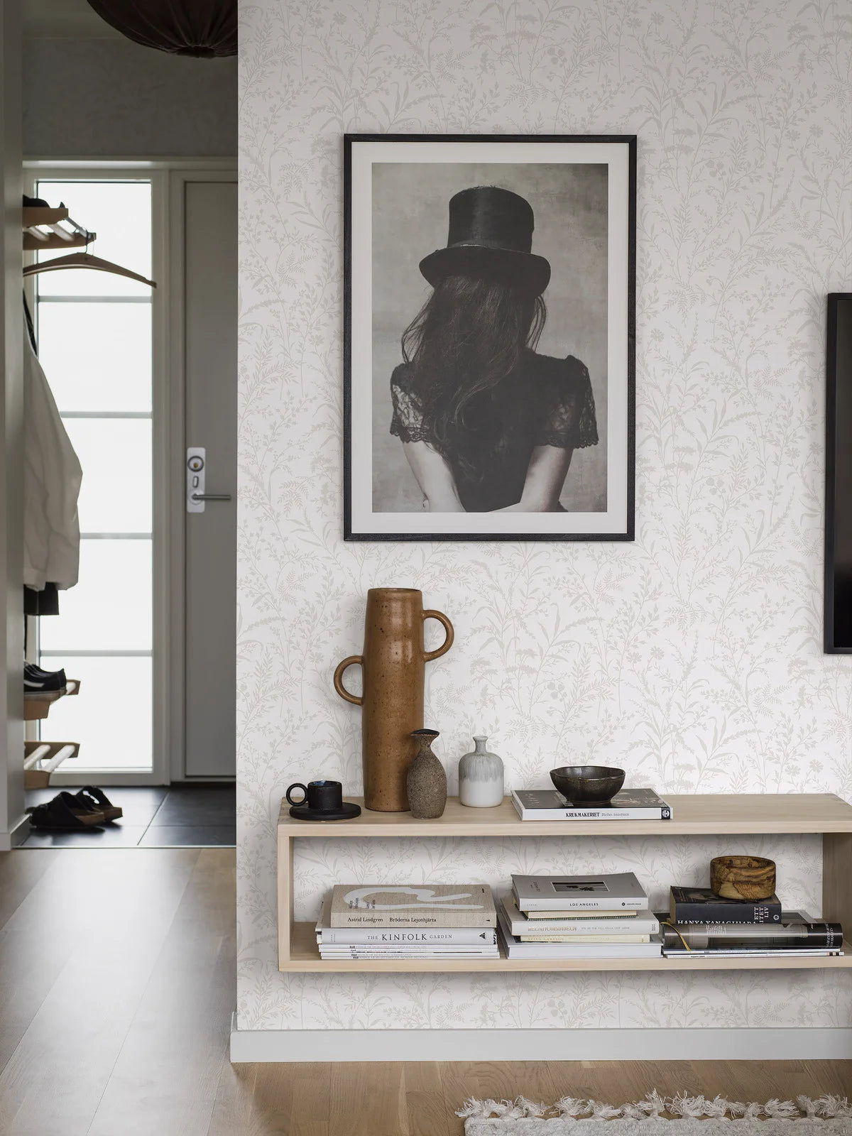 Non-woven paper wallpaper with a floral pattern FLORIAN white