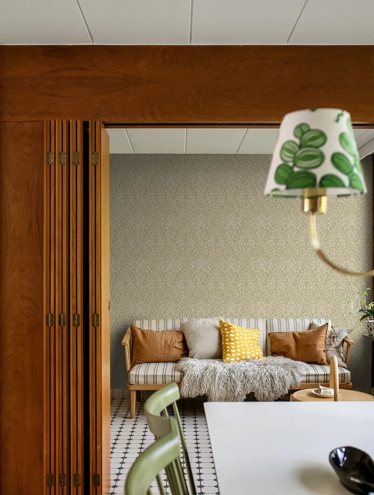 Vlies-Tapete mit pflanzlichem Muster KRYDDHYLLAN hellgrün