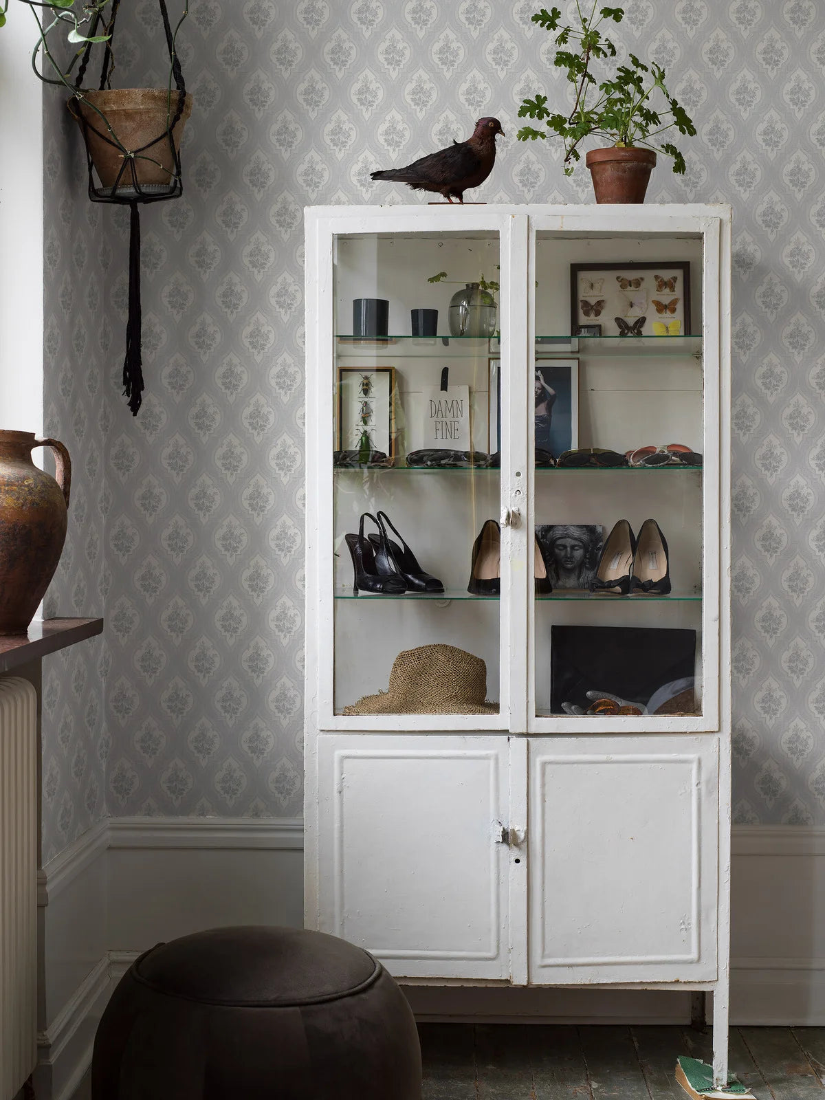 ETERNAL FLOWER Gray Medallion Patterned Wallpaper