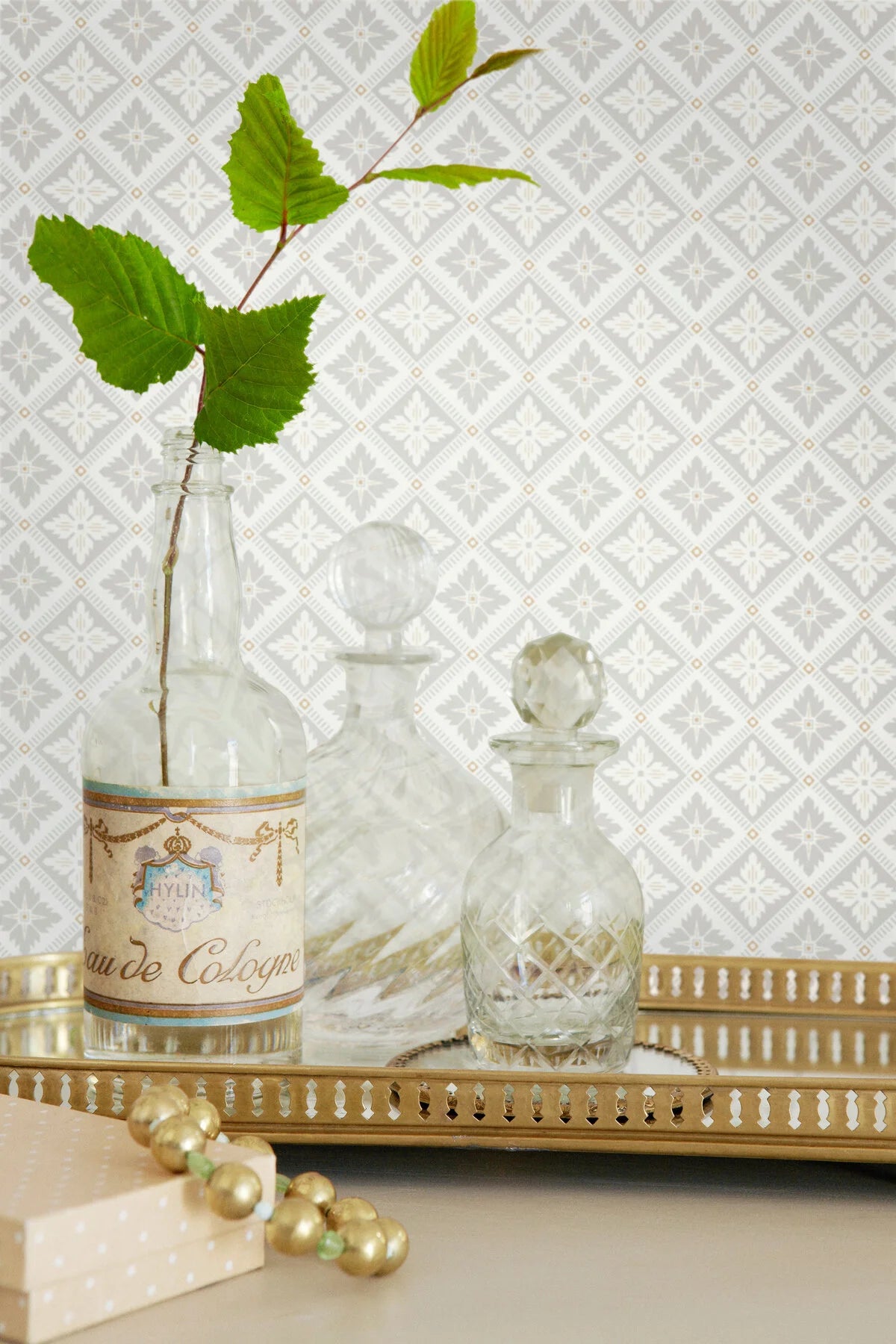 Non-woven paper wallpaper with geometric pattern LOKA white with gray