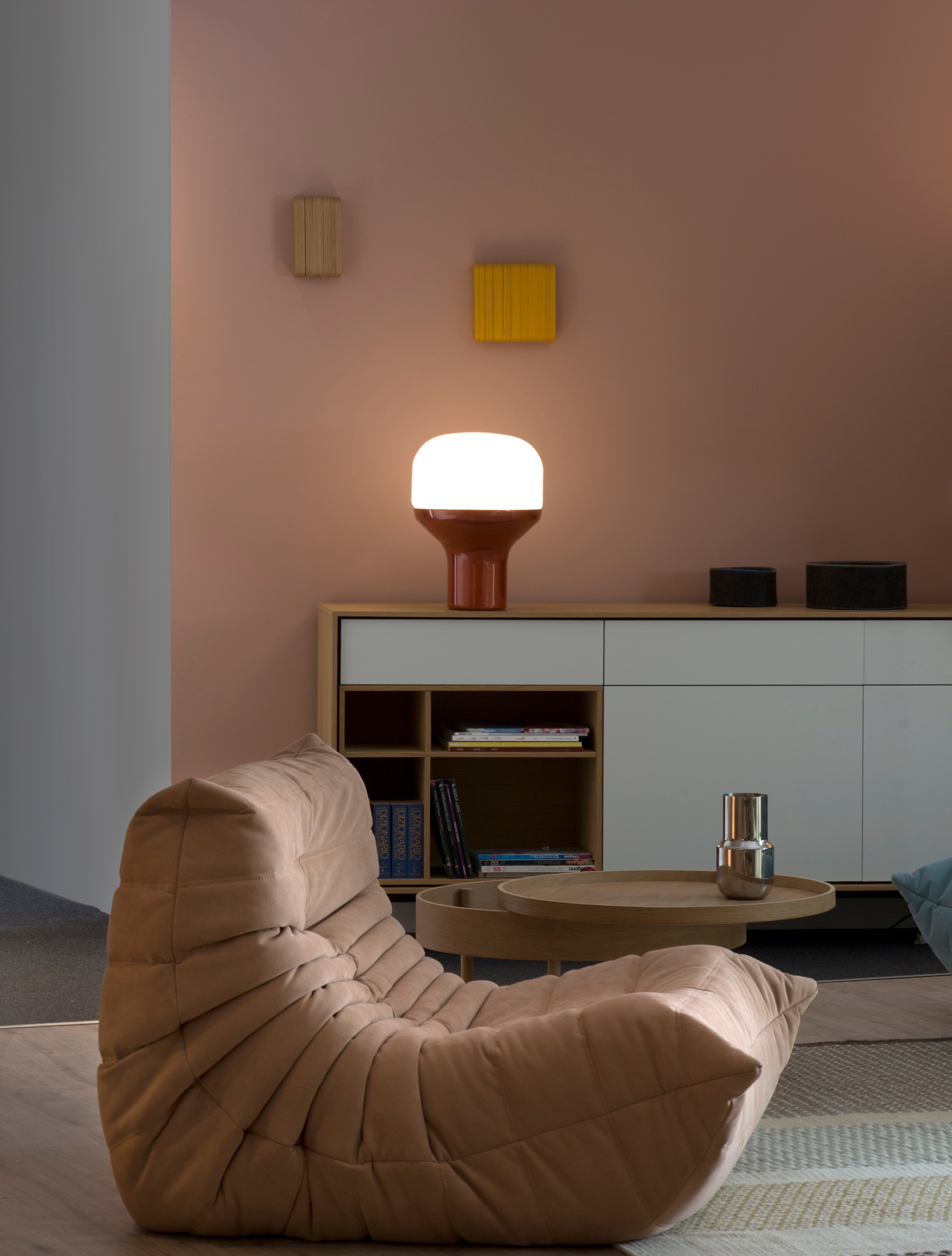 DELUX table lamp with opal glass and a black base