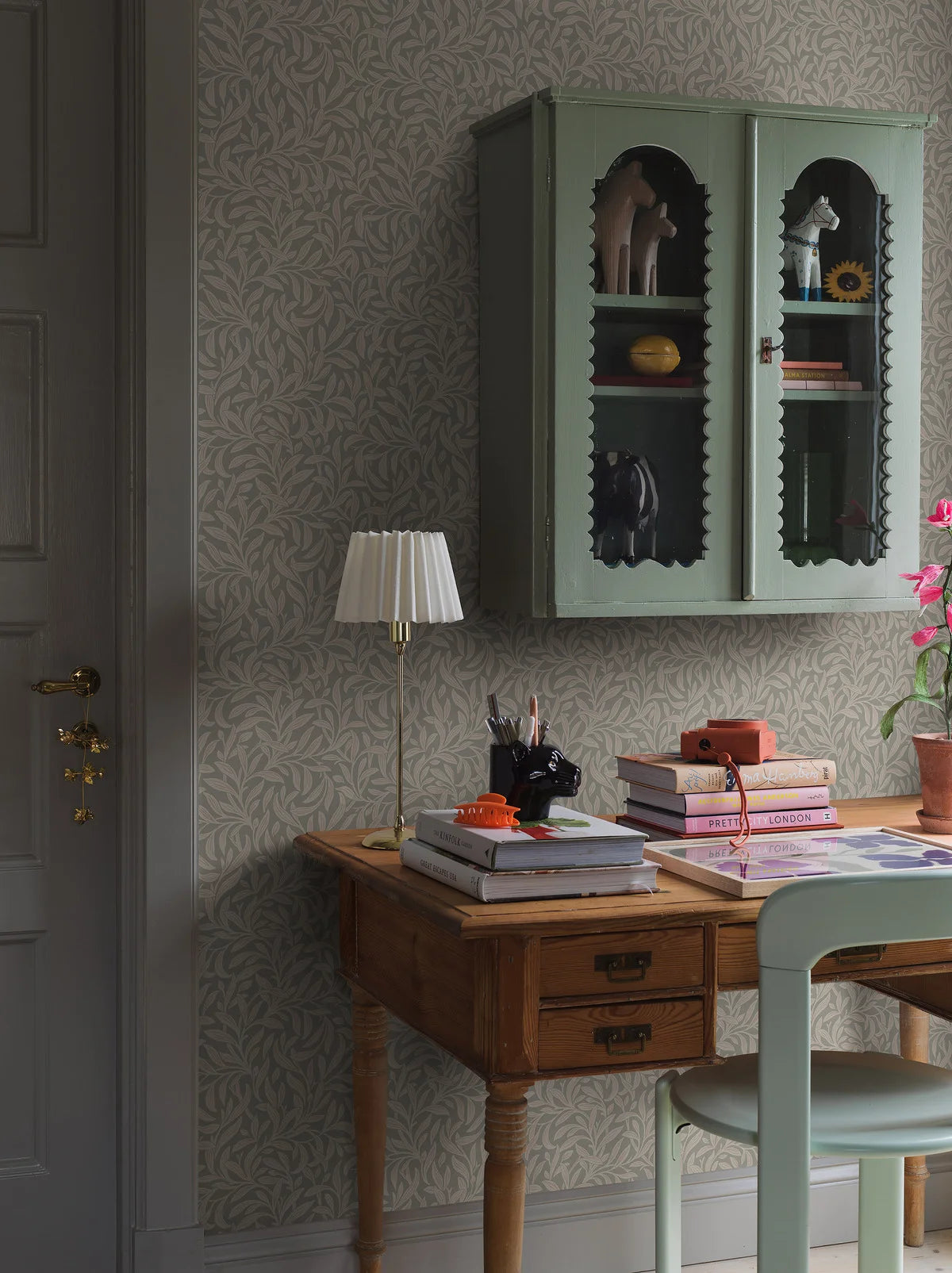 VINTERGRONA Green and Beige Leaf Patterned Wallpaper