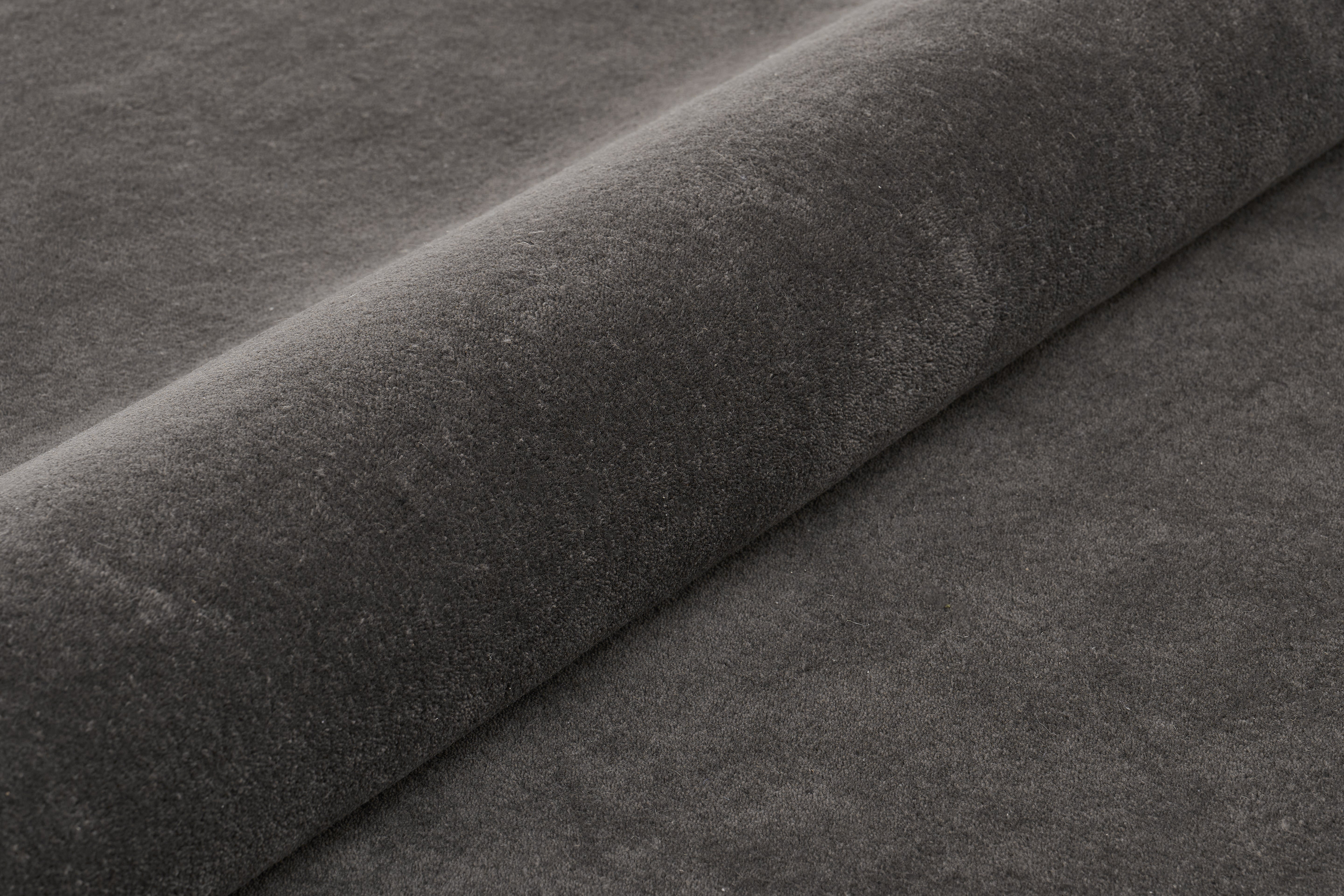 Graphite LINEA rug with dark green lines [Amelia]