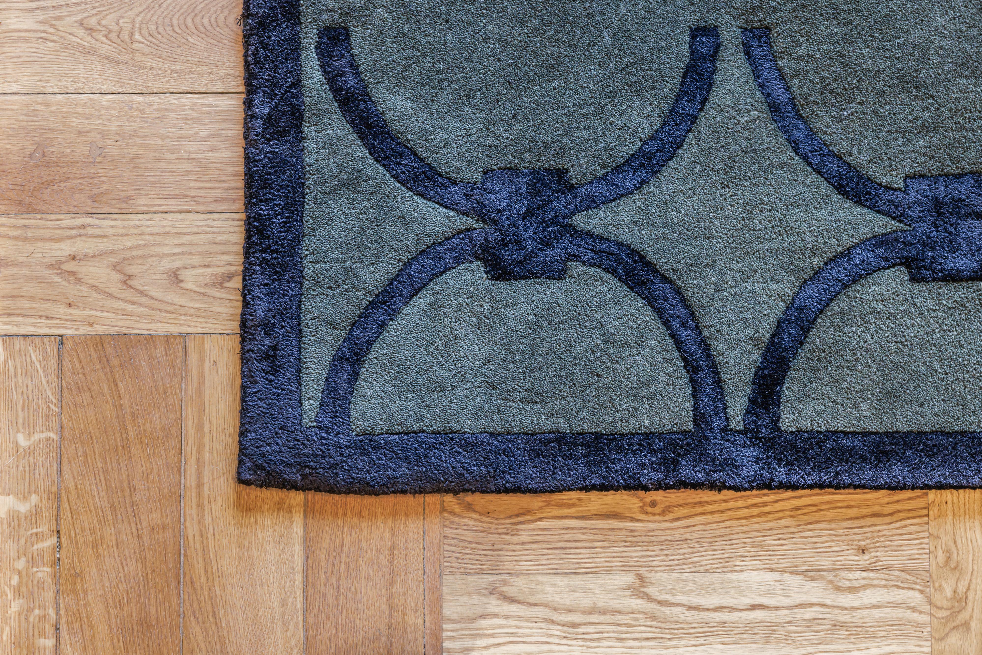 Teppich GLAM dunkelgrün mit schwarzem geometrischem Muster [Amelia]