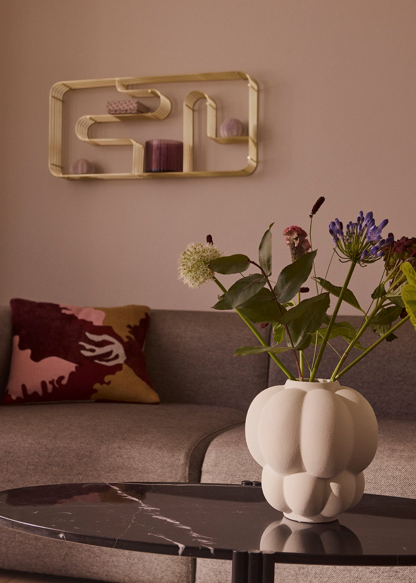 CURVA Gold Wall Shelf