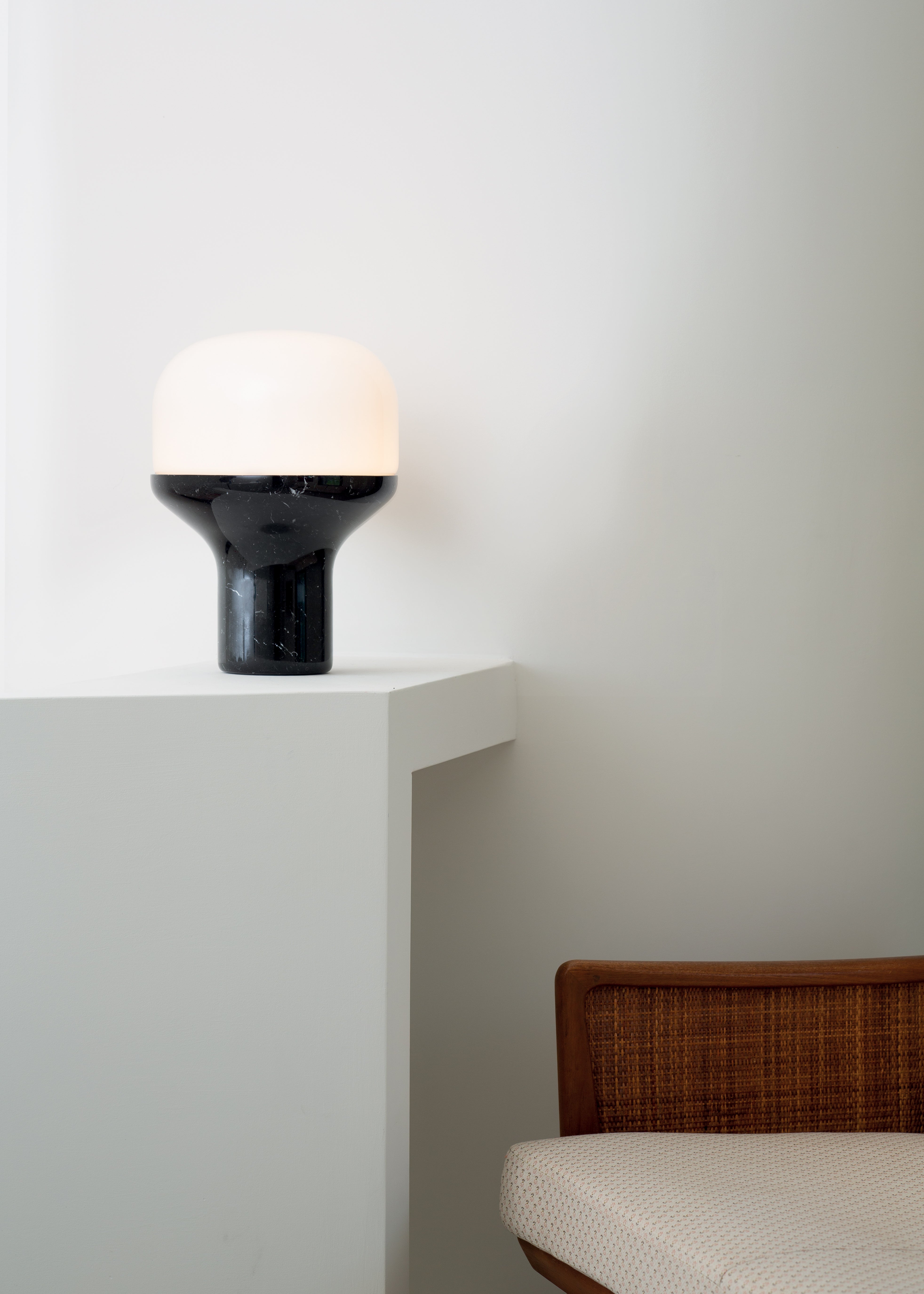 DELUX table lamp with opal glass and a black base