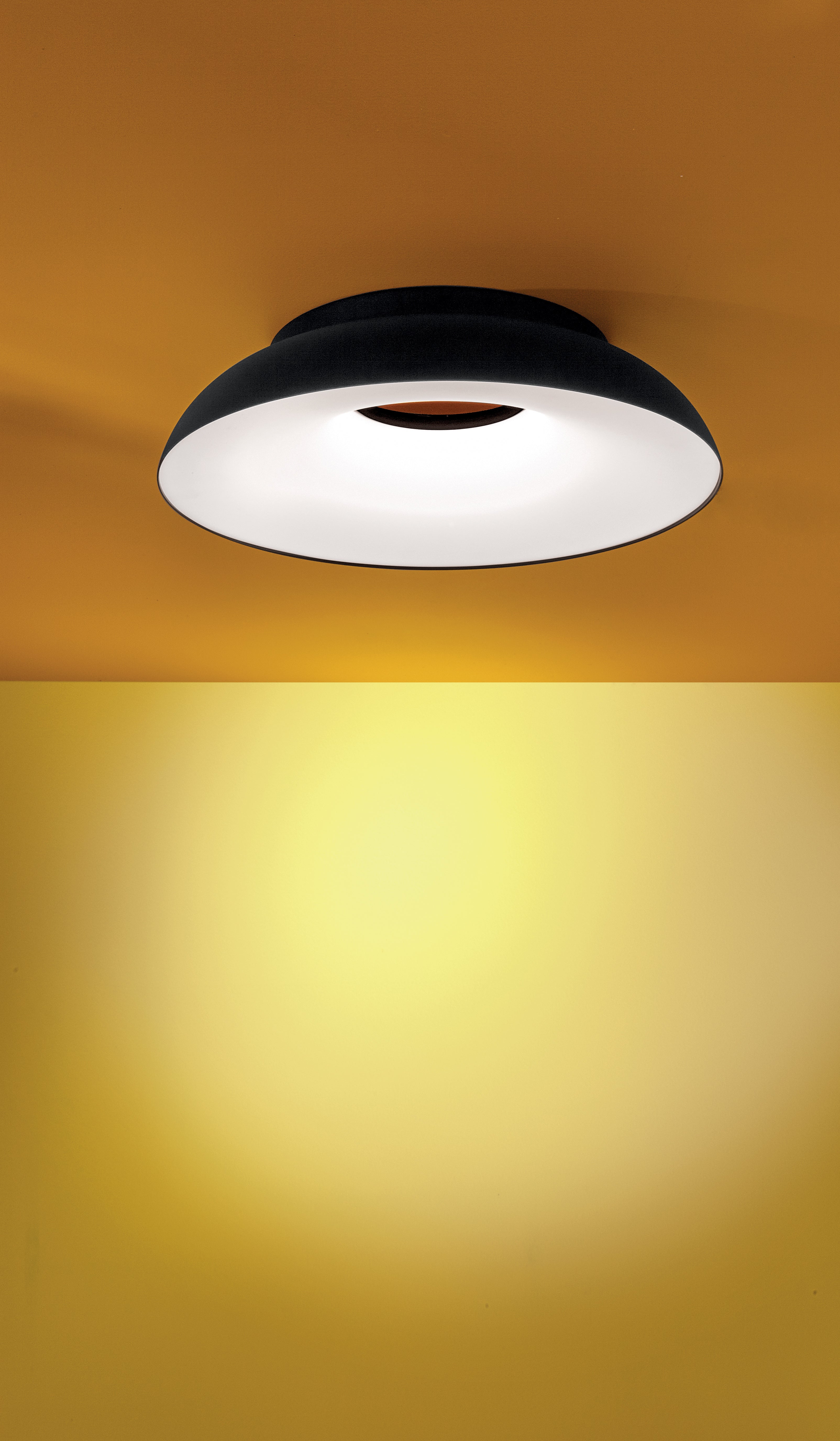MAGGIOLONE embossed black wall lamp