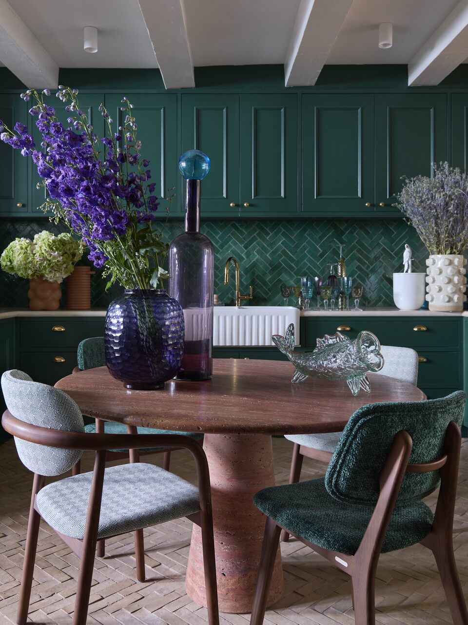 HAPPY DAYS Chair in Dark Brown with Wooden Base