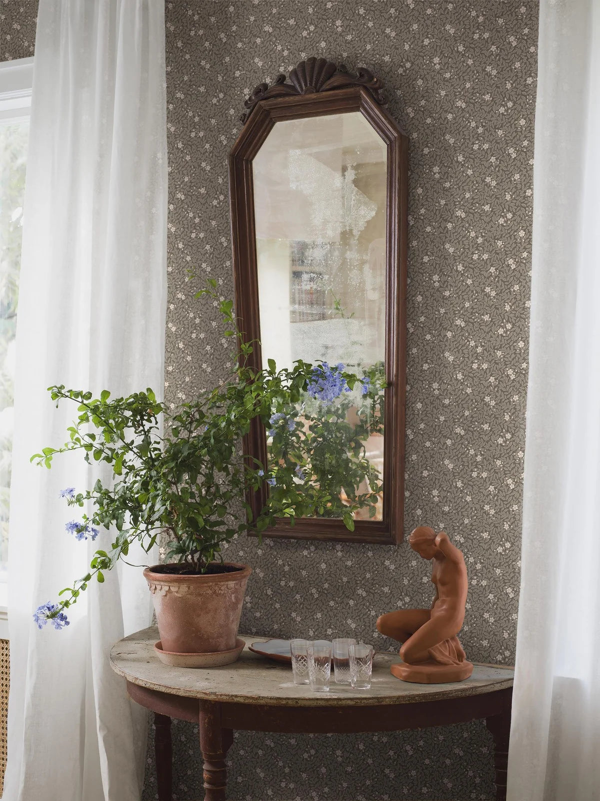 Brown MYRTEN wallpaper with a floral pattern of flowers and leaves in white