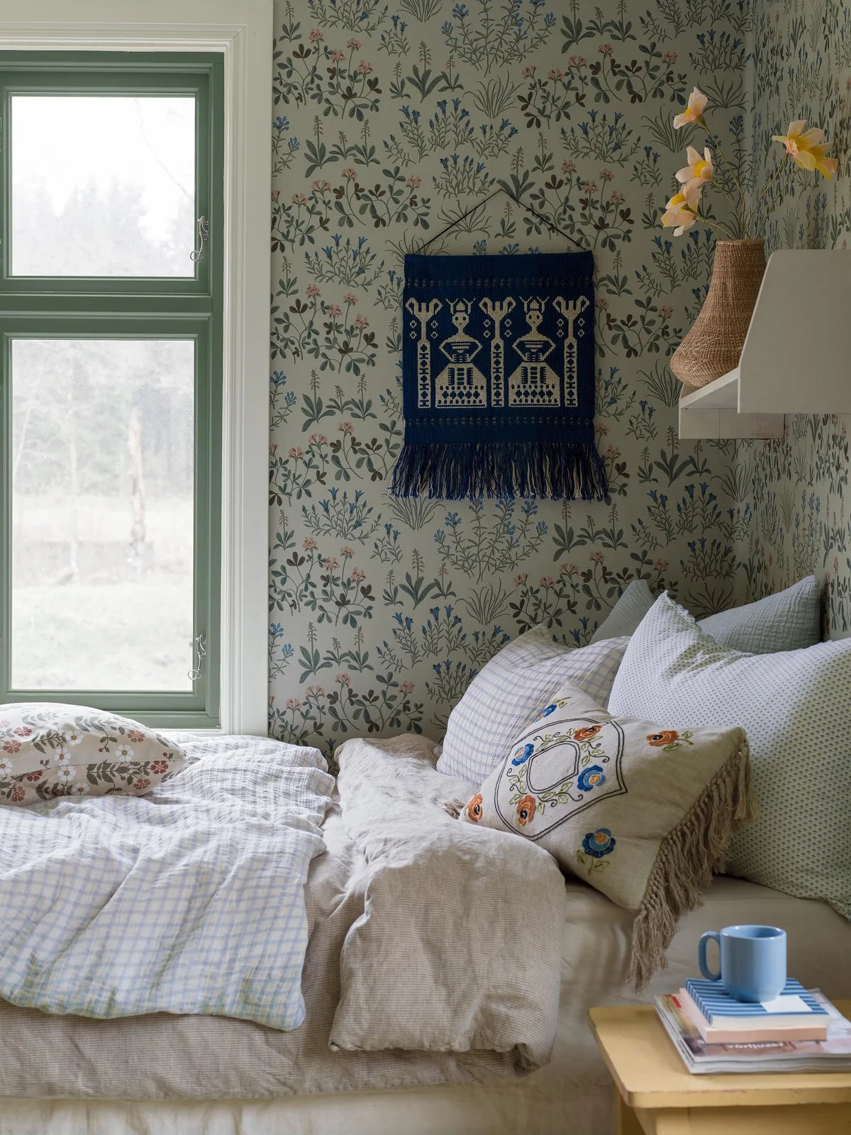 NORAS ANG Floral Pattern Wallpaper in Muted Green with Blue