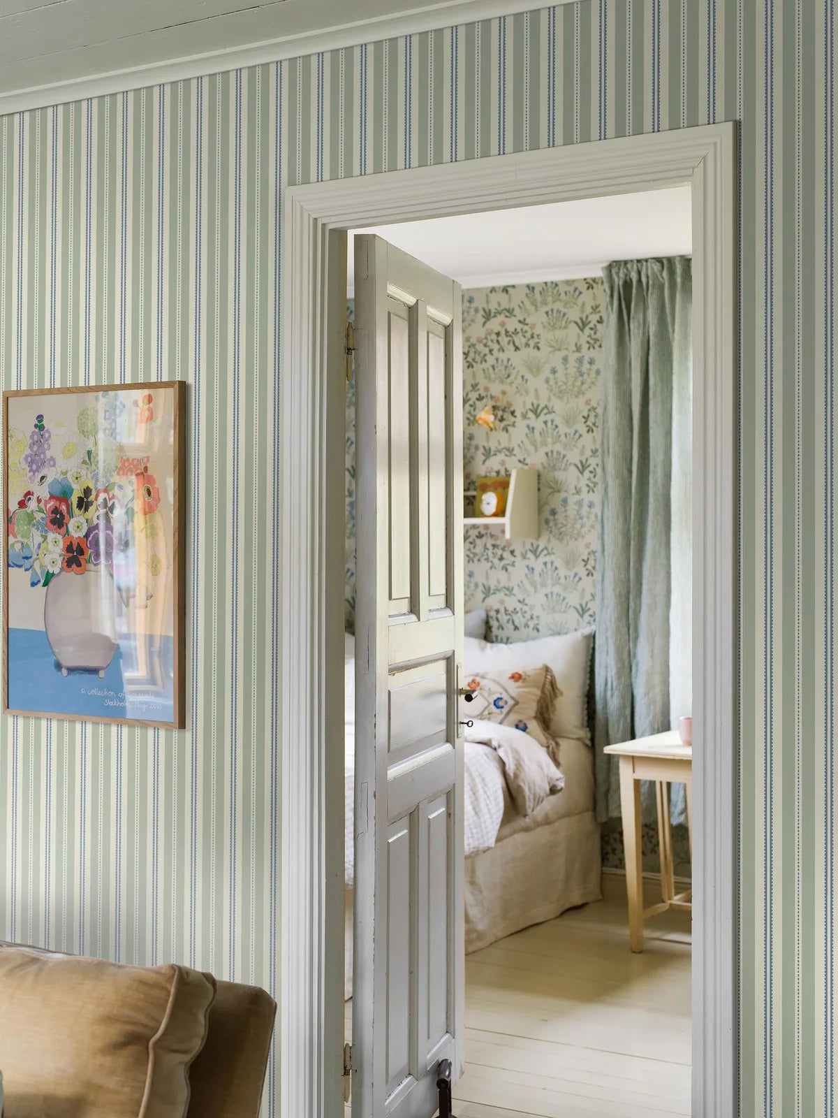 HEDDA Gray and White Striped Wallpaper