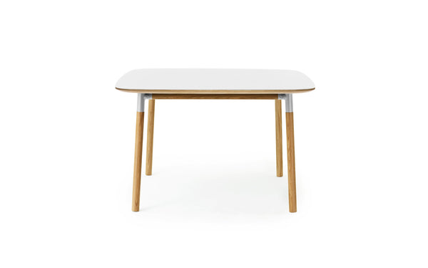 Form table white top with an oak base