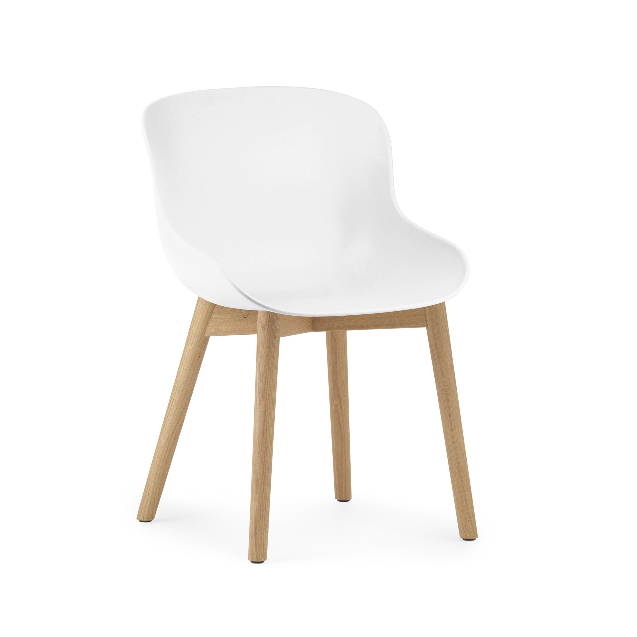 White Hyg chair with a natural oak base