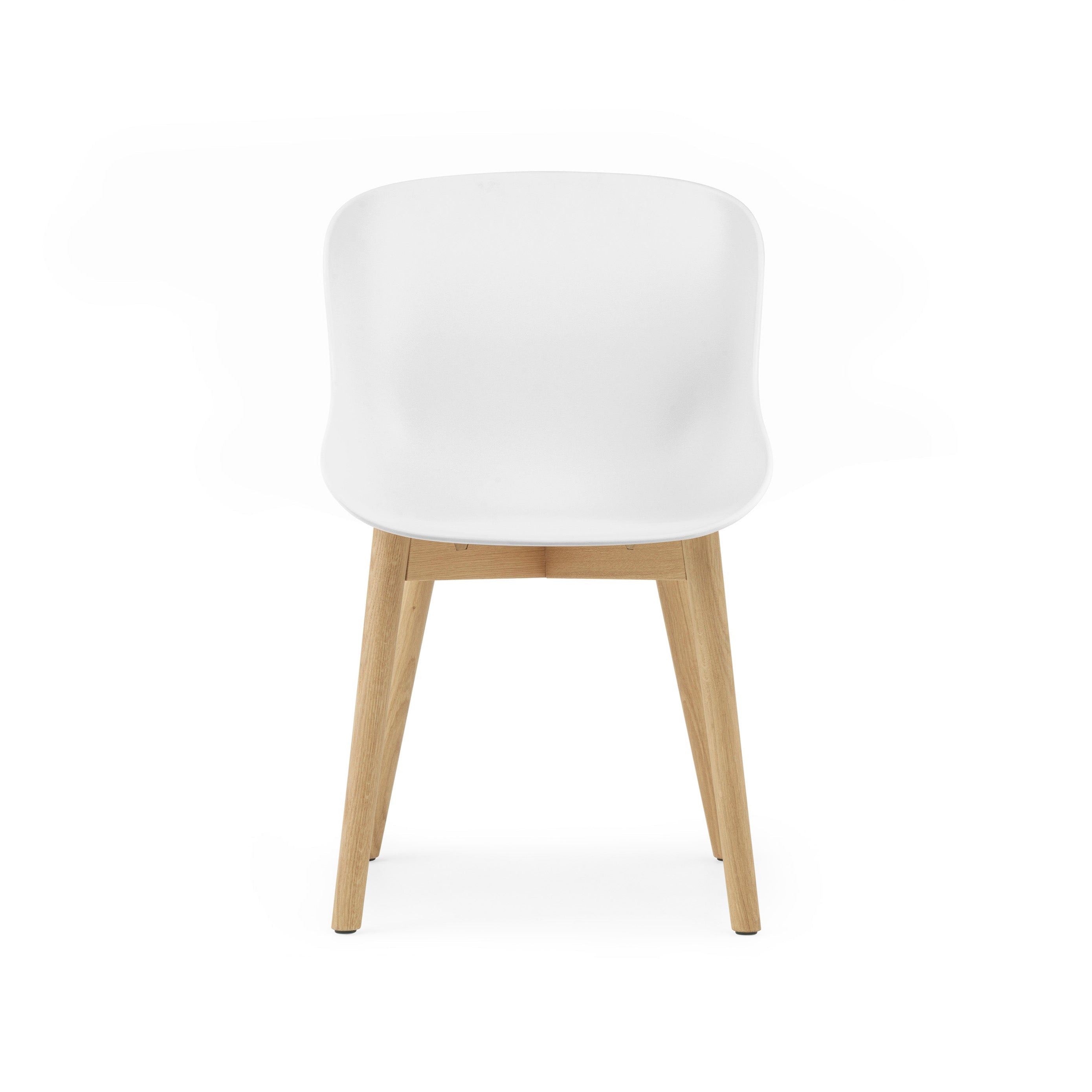 White Hyg chair with a natural oak base