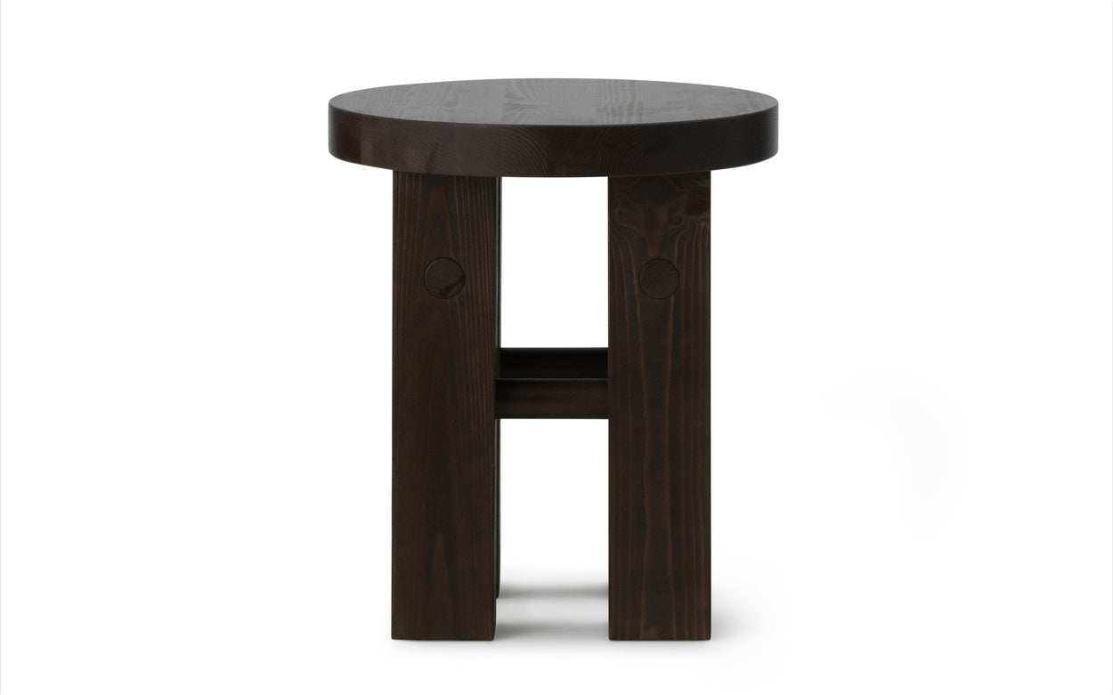 Fyr dark brown stool