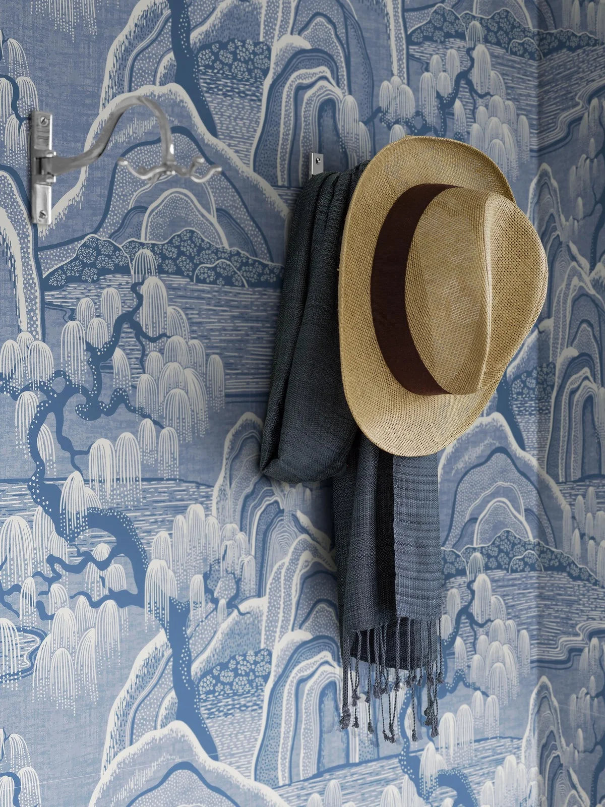 Vlies-Tapete mit Landschaft INDIGO GARDEN blau mit beige