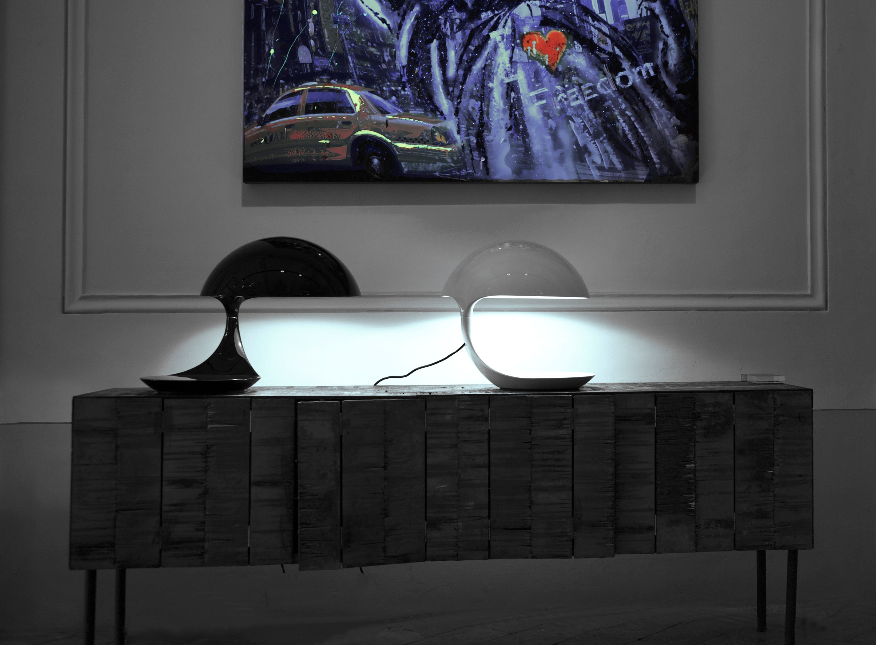 Cobra Table Lamp in Glossy Black