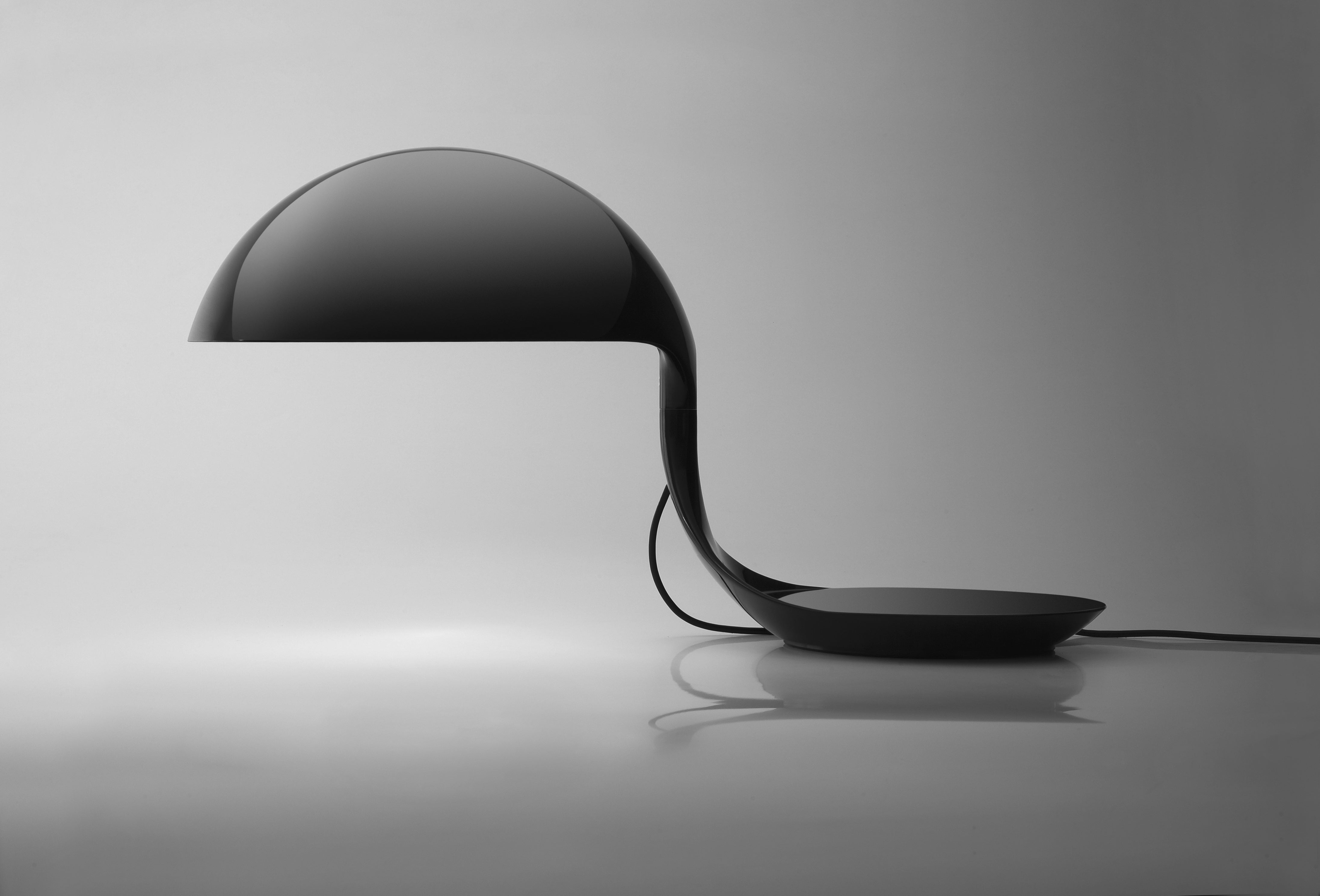 Cobra Table Lamp in Glossy Black