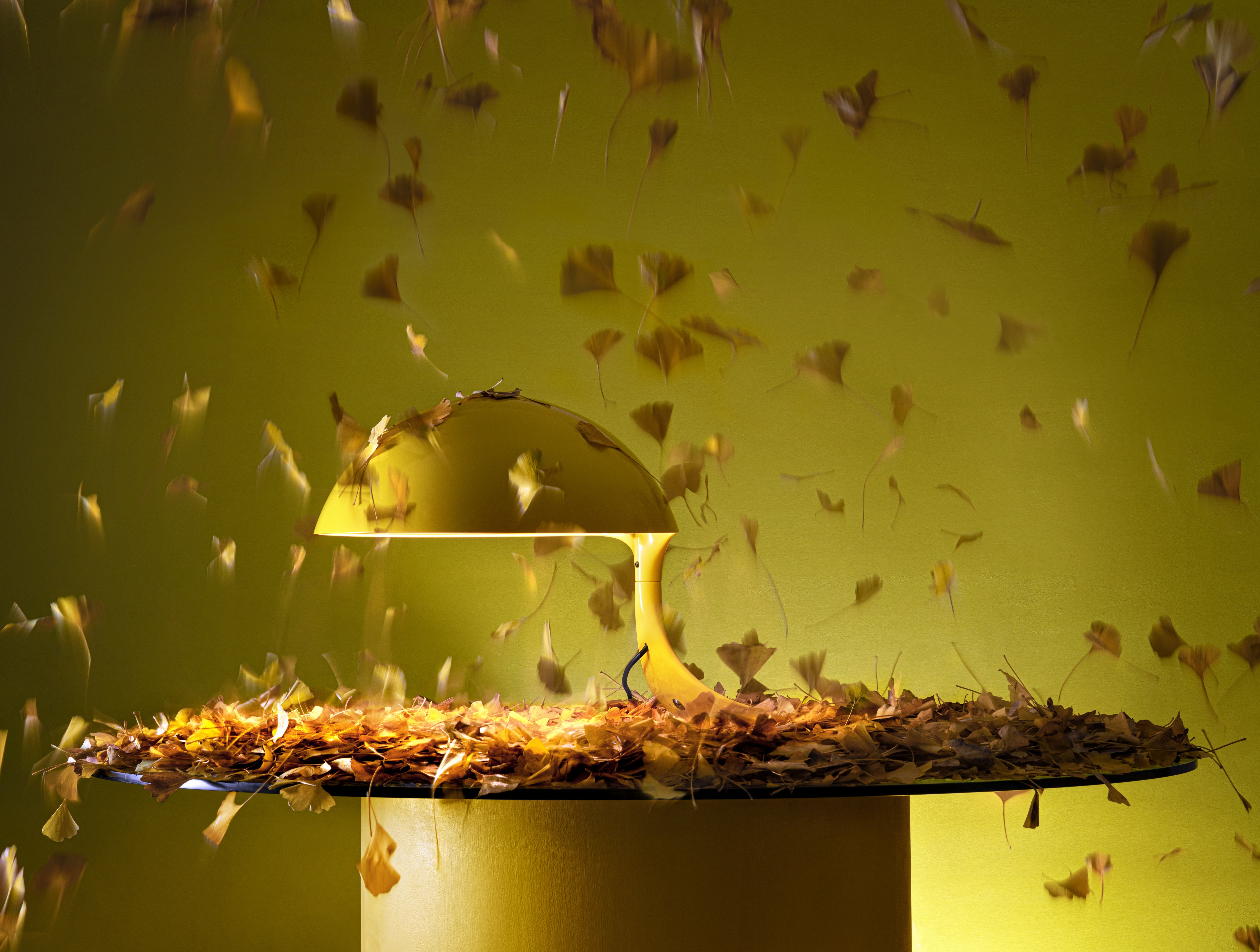 Cobra Table Lamp 100 in Glossy Yellow