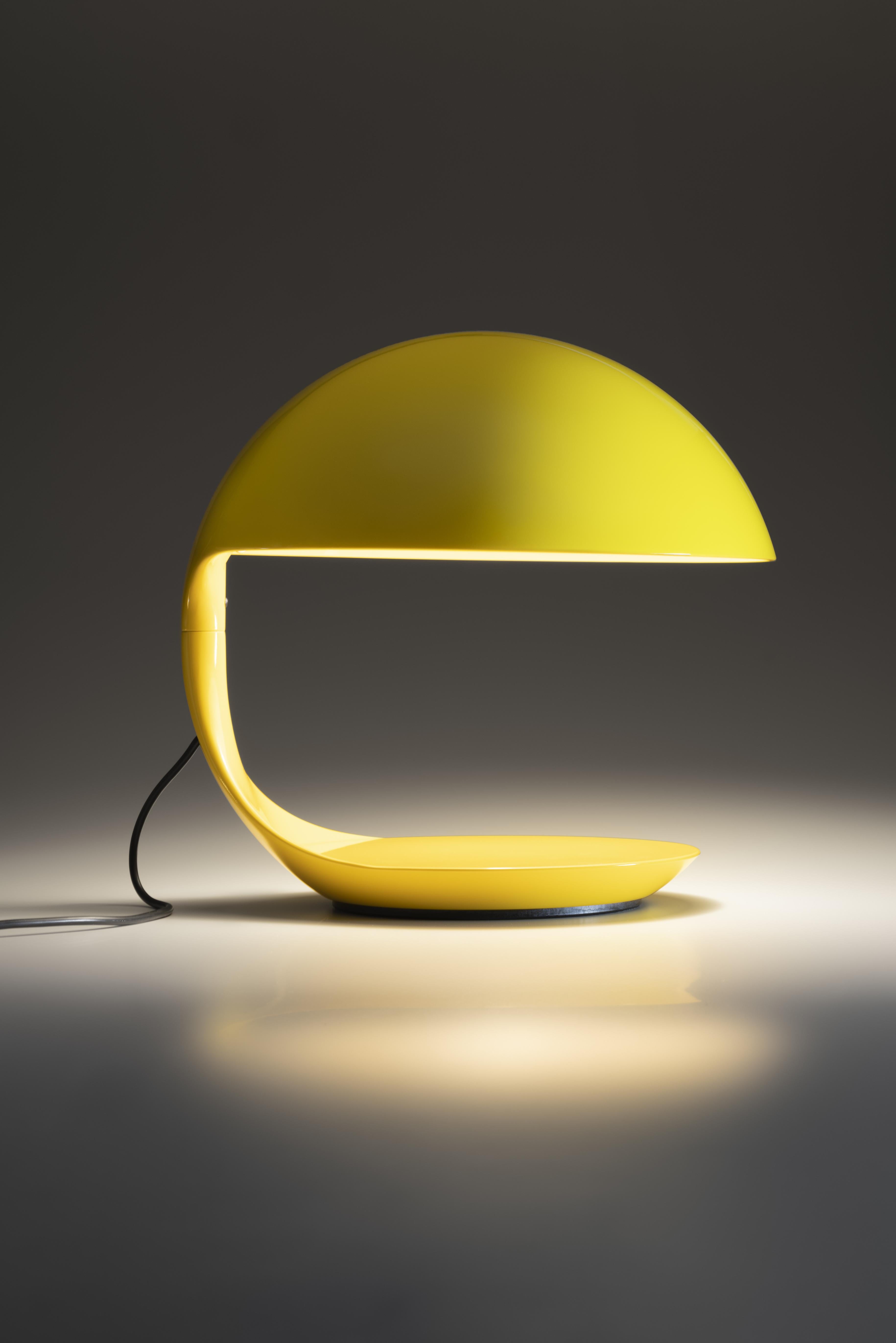 Cobra Table Lamp 100 in Glossy Yellow