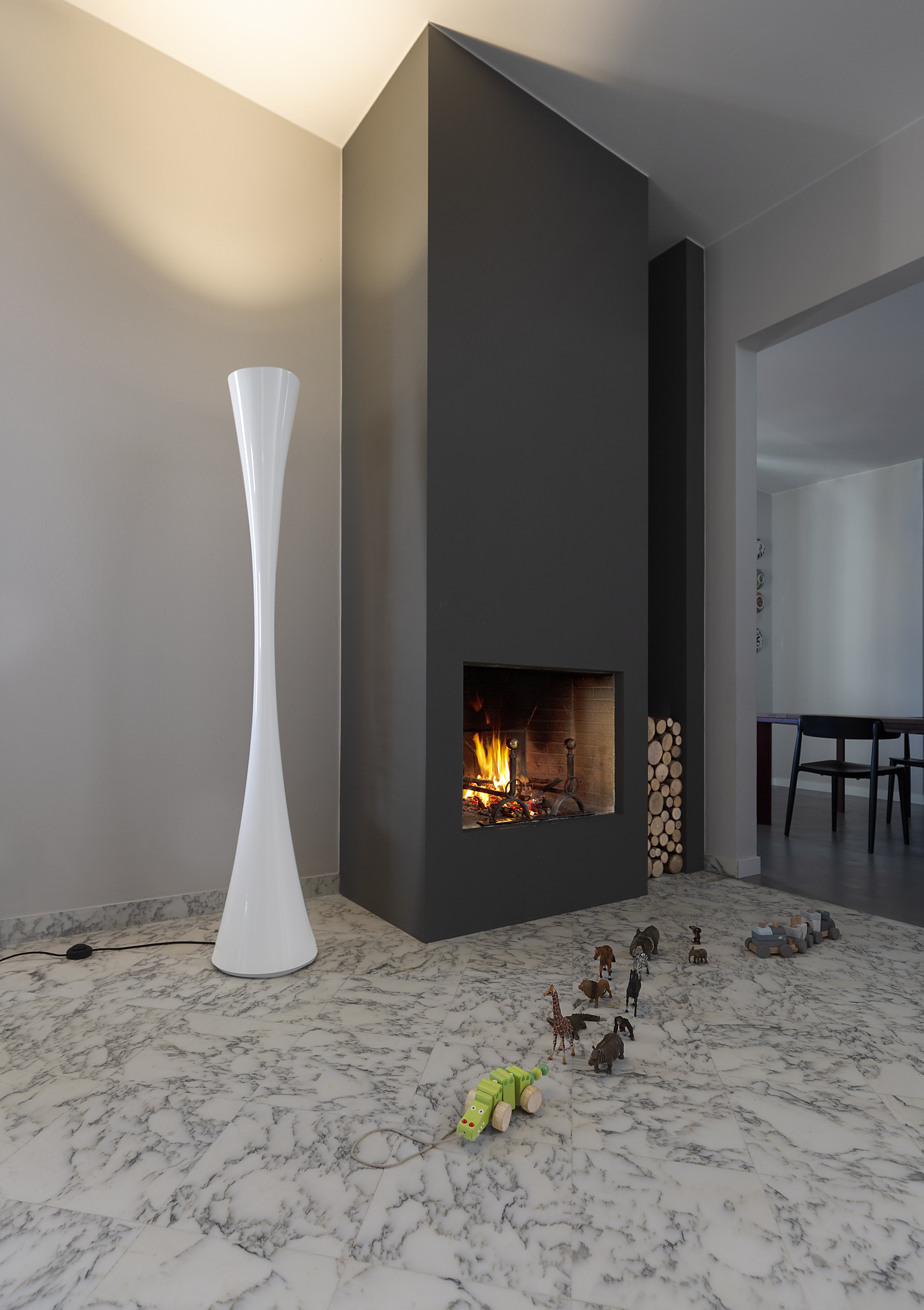 BICONICA Floor Lamp in Glossy Black
