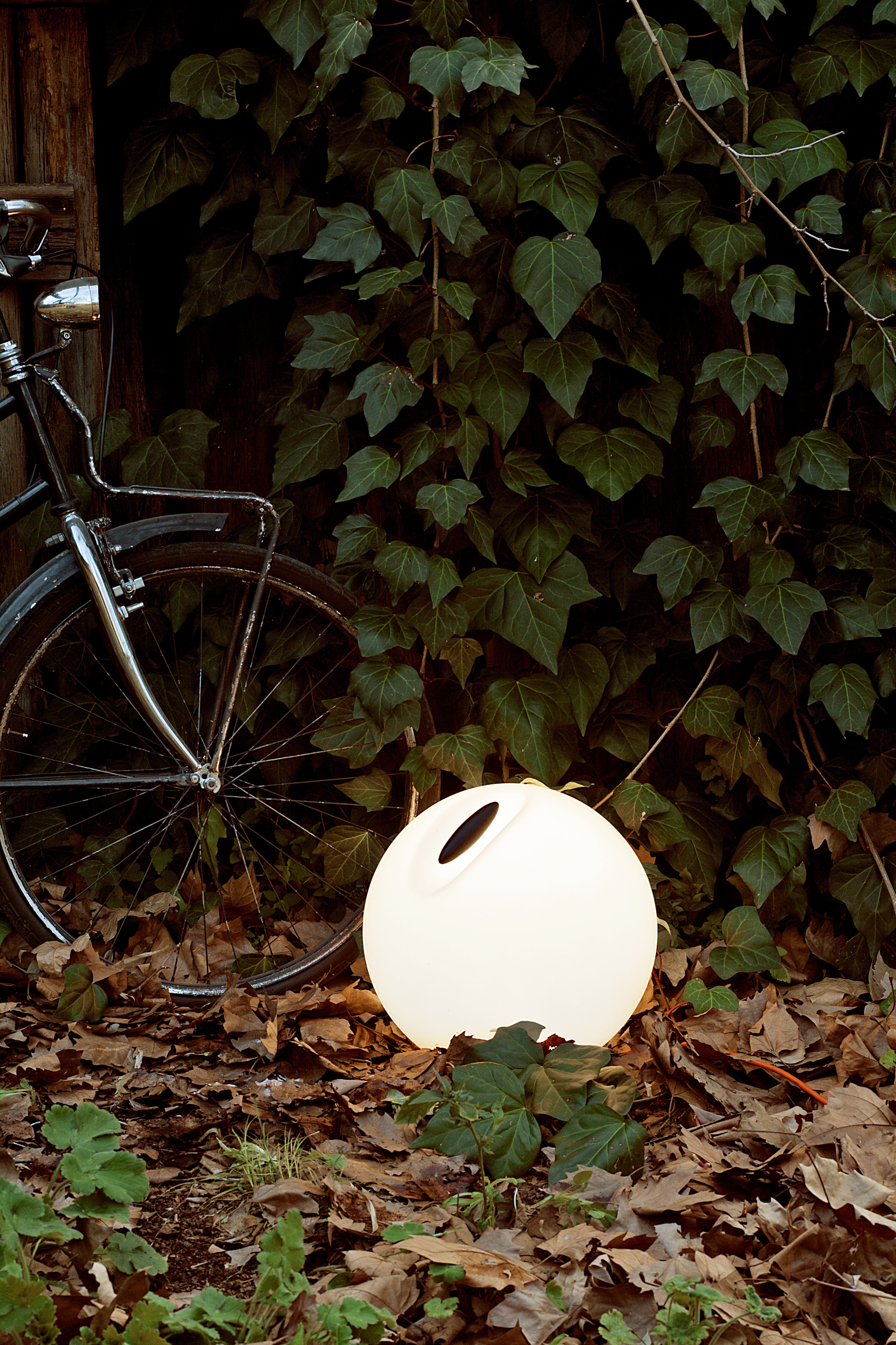 Outdoor floor lamp BOWL white
