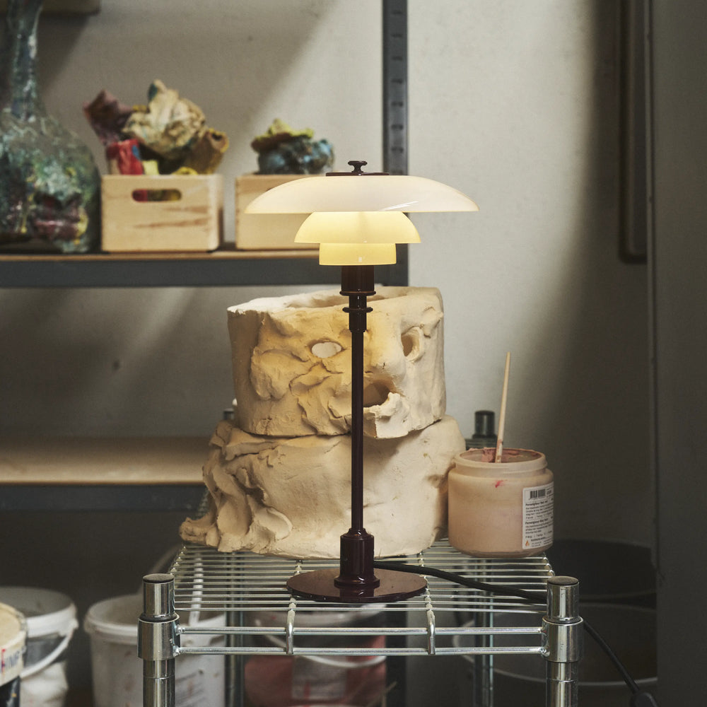 PH 2/1 table lamp in white with a burgundy base