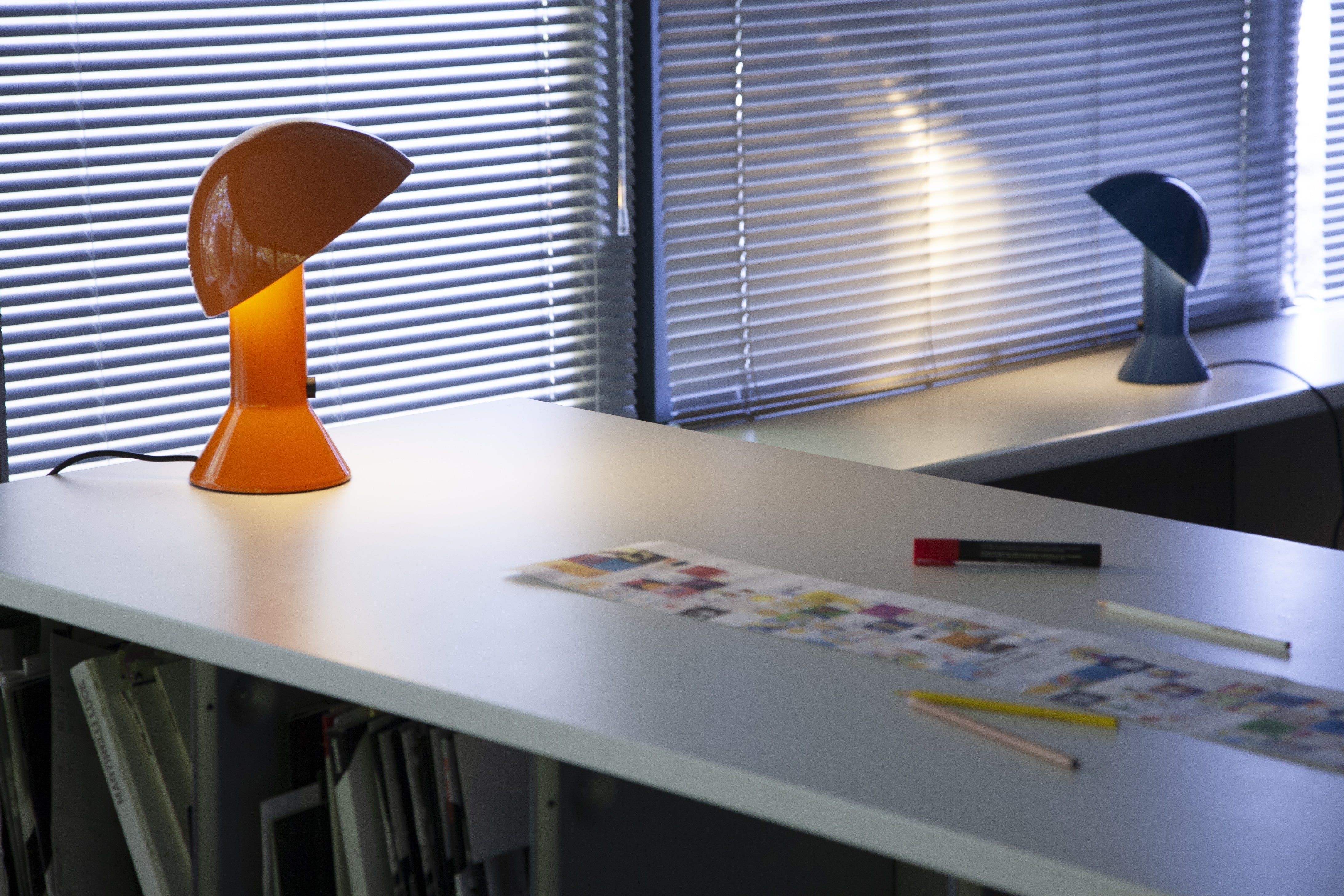 ELMETTO Table Lamp in Shimmering Blue