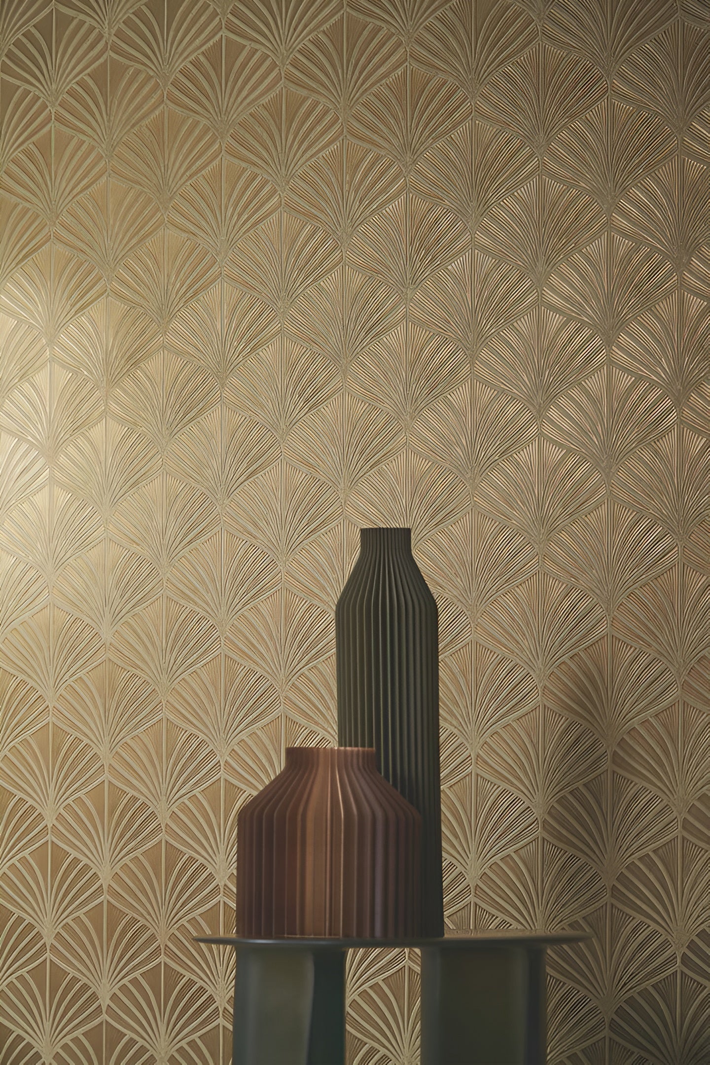 Metallic structural wallpaper with a plant motif of NEREIDES leaves - LICHEN/DORÉ beige with gold