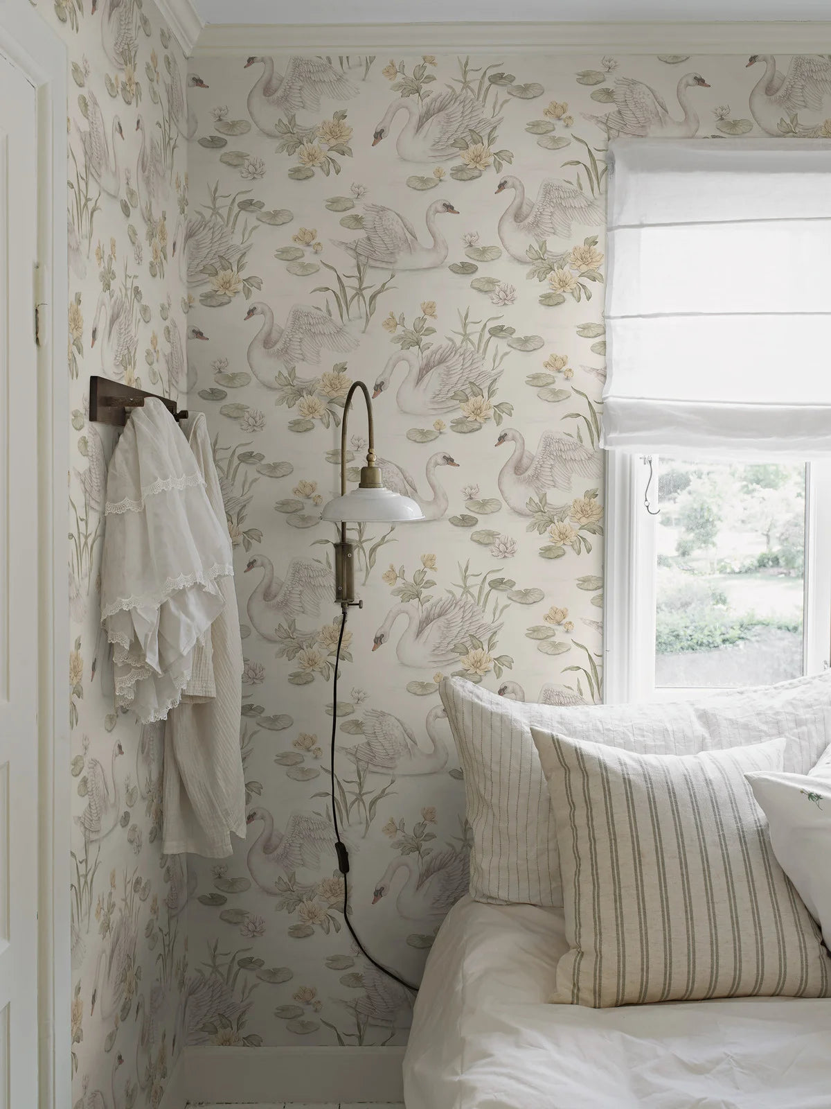 Children's wallpaper with plant and animal motif LILY SWAN warm white