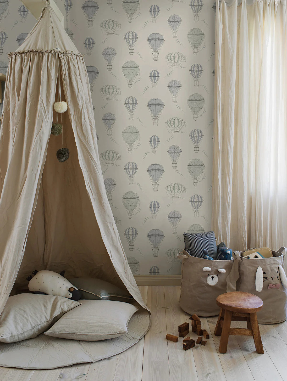 Children's Wallpaper UP IN THE SKY white with blue