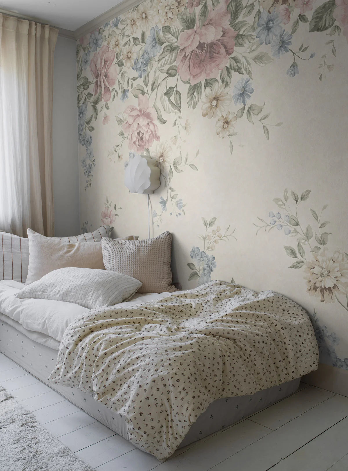 Cream floral motif mural FLOWER GARDEN with pink