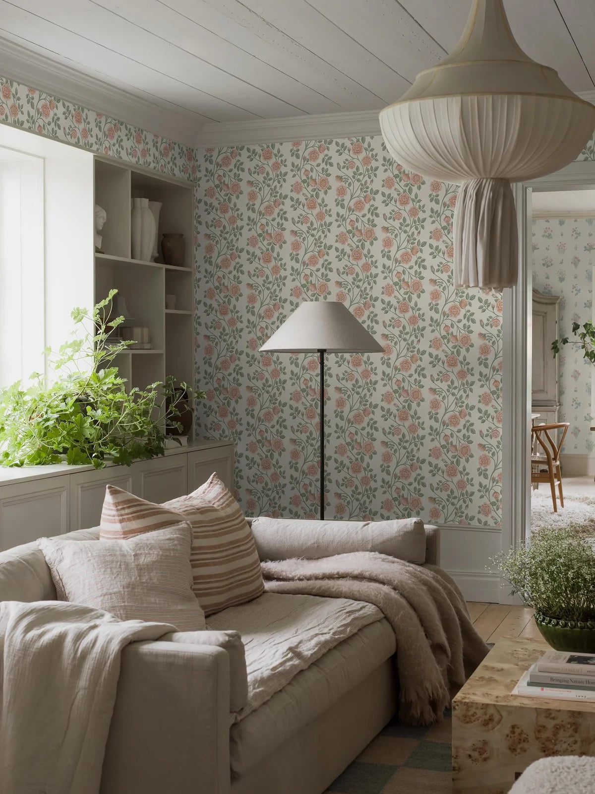 ELSA Floral Pattern Wallpaper in Beige with Pink