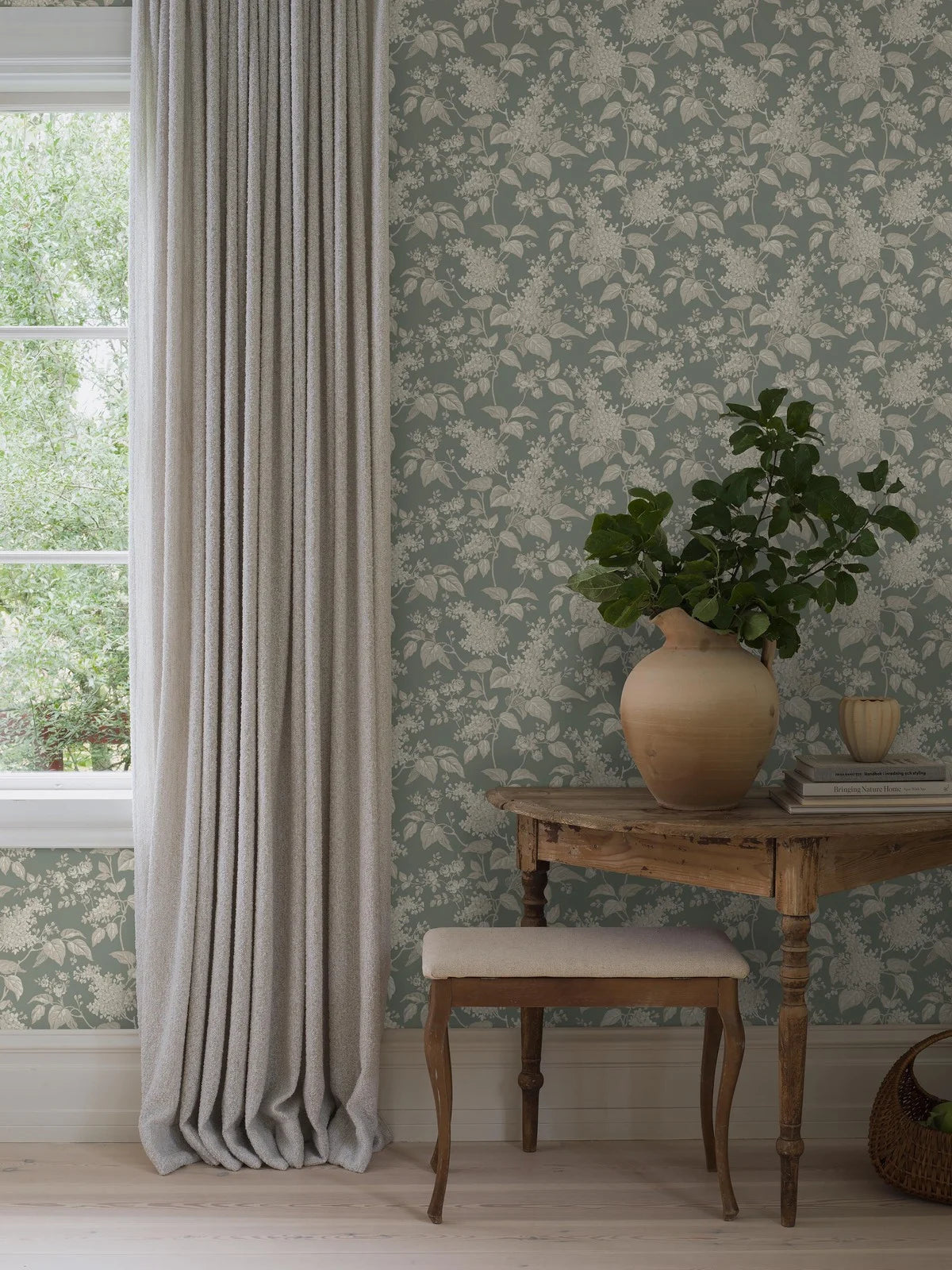 Green floral pattern wallpaper SYREN with beige