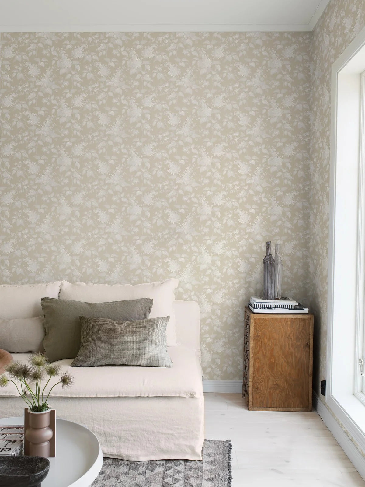 Beige floral pattern wallpaper SYREN with white