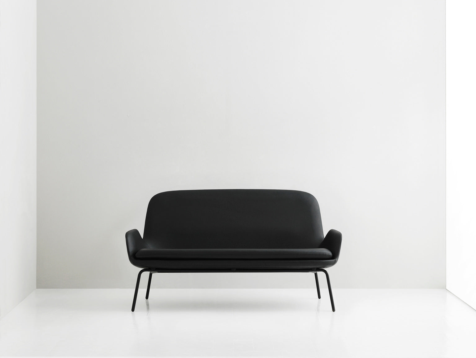 Polsterer Sofa -Ära Schwarzer Basis