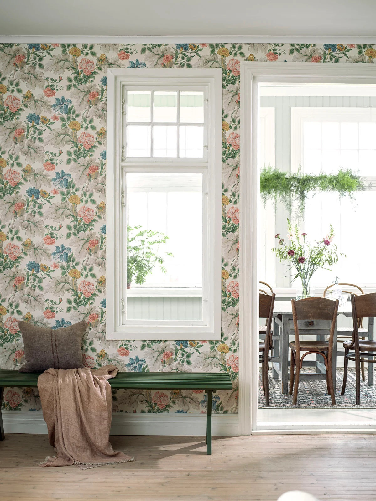Floral Pattern Wallpaper in Carnation Garden Warm White