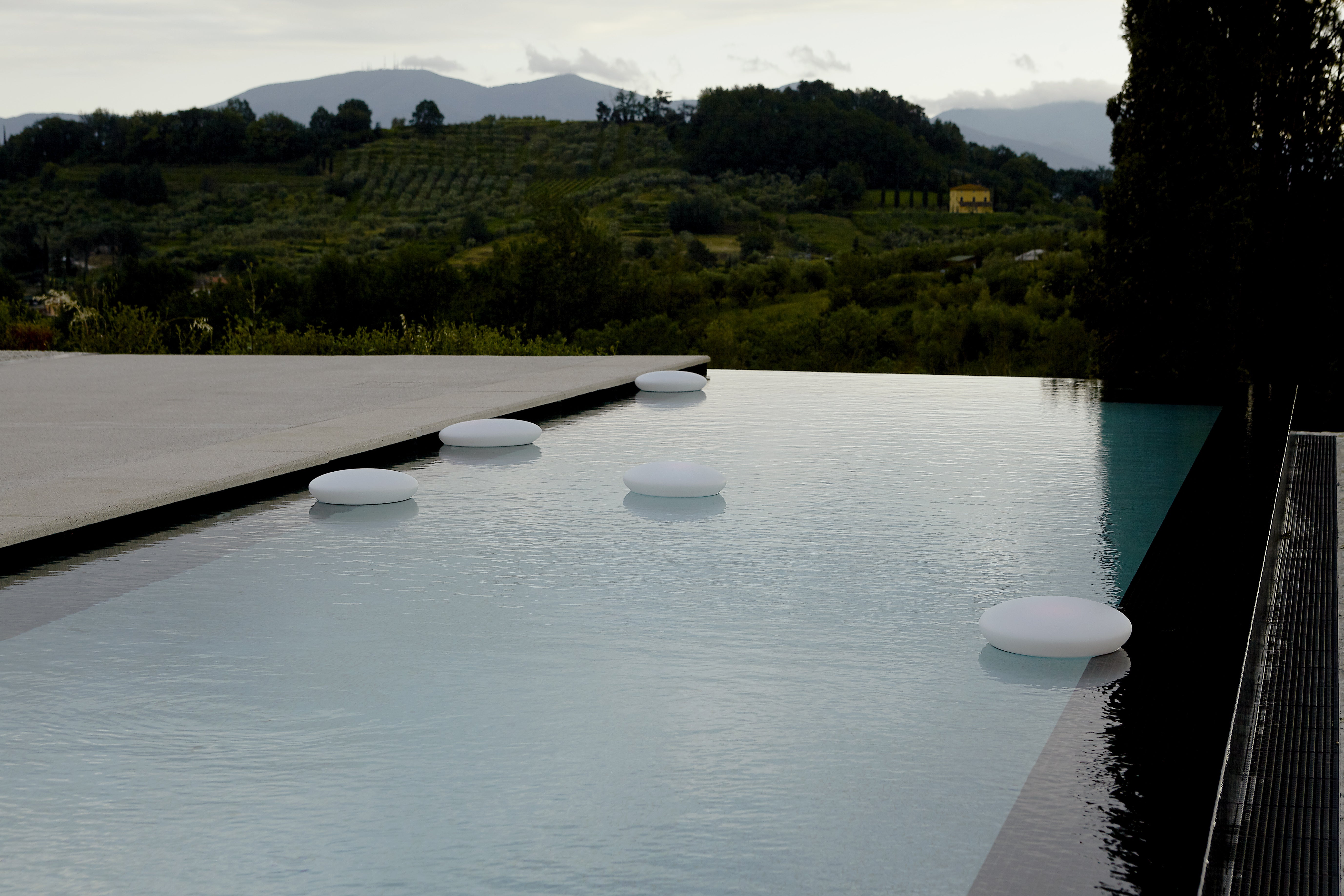 GLOUGLOU POL White Outdoor Floor Lamp