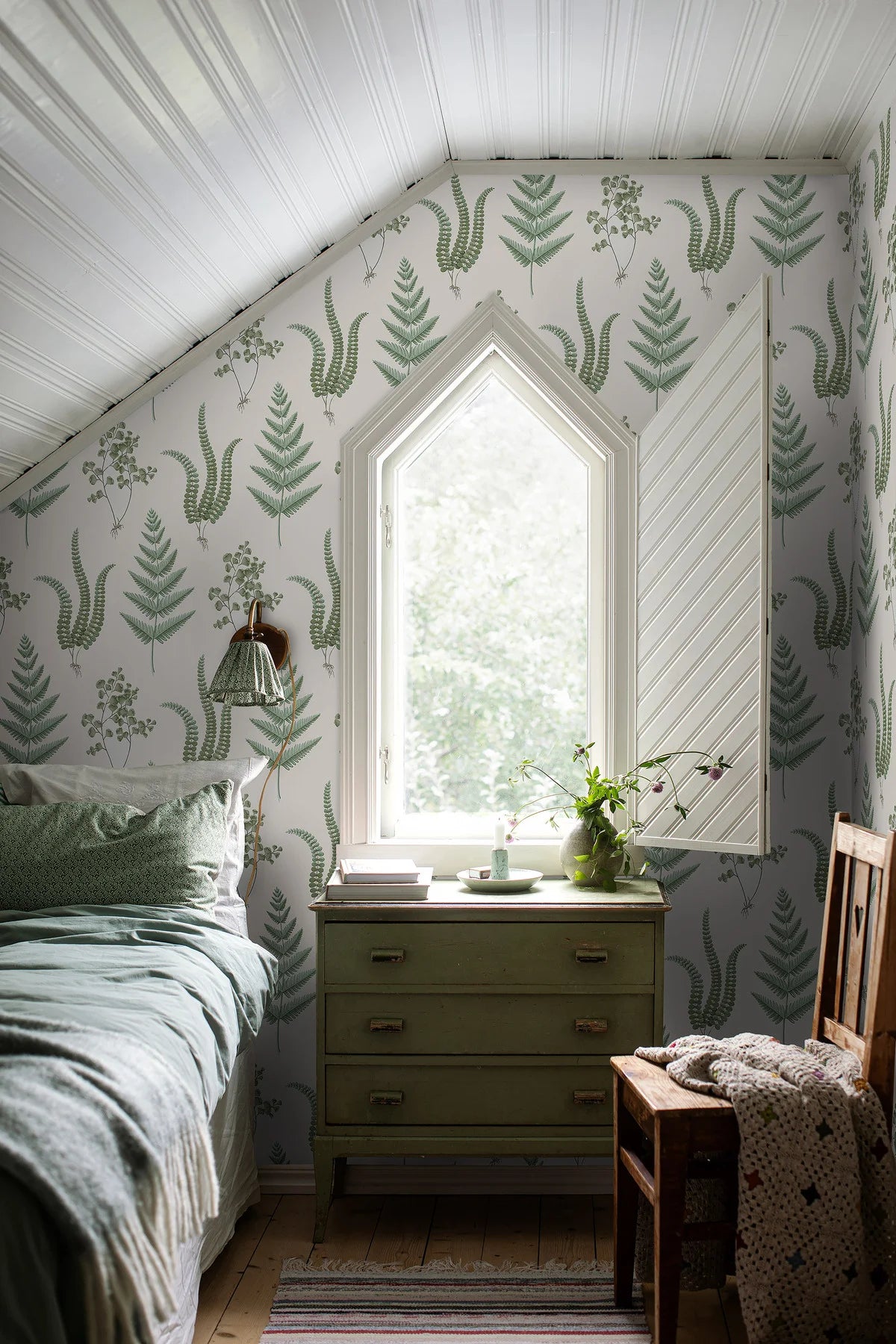 Herba White and Green Leafy Plant Motif Wallpaper