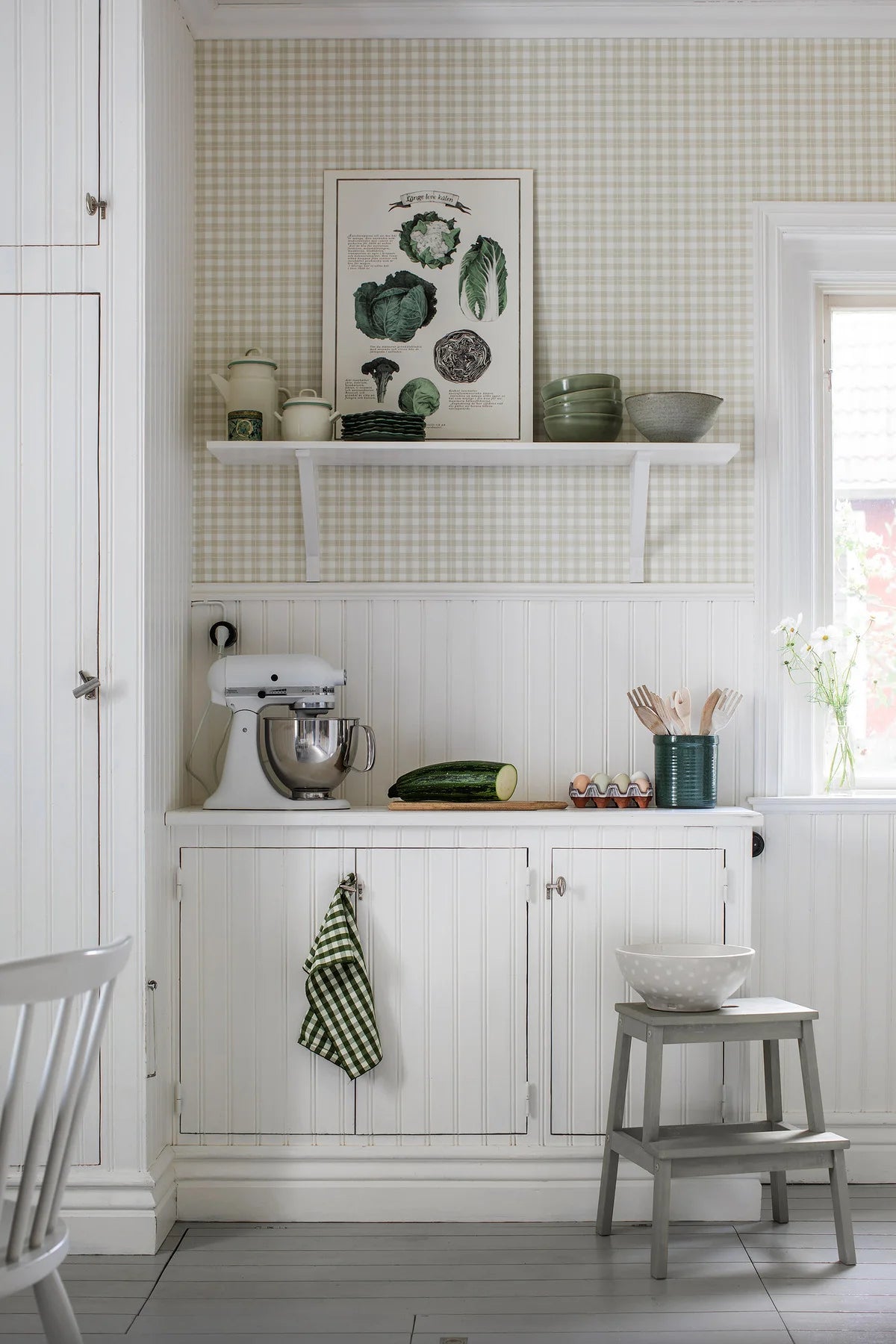 Beige geometric checkered pattern wallpaper FRIDA with white