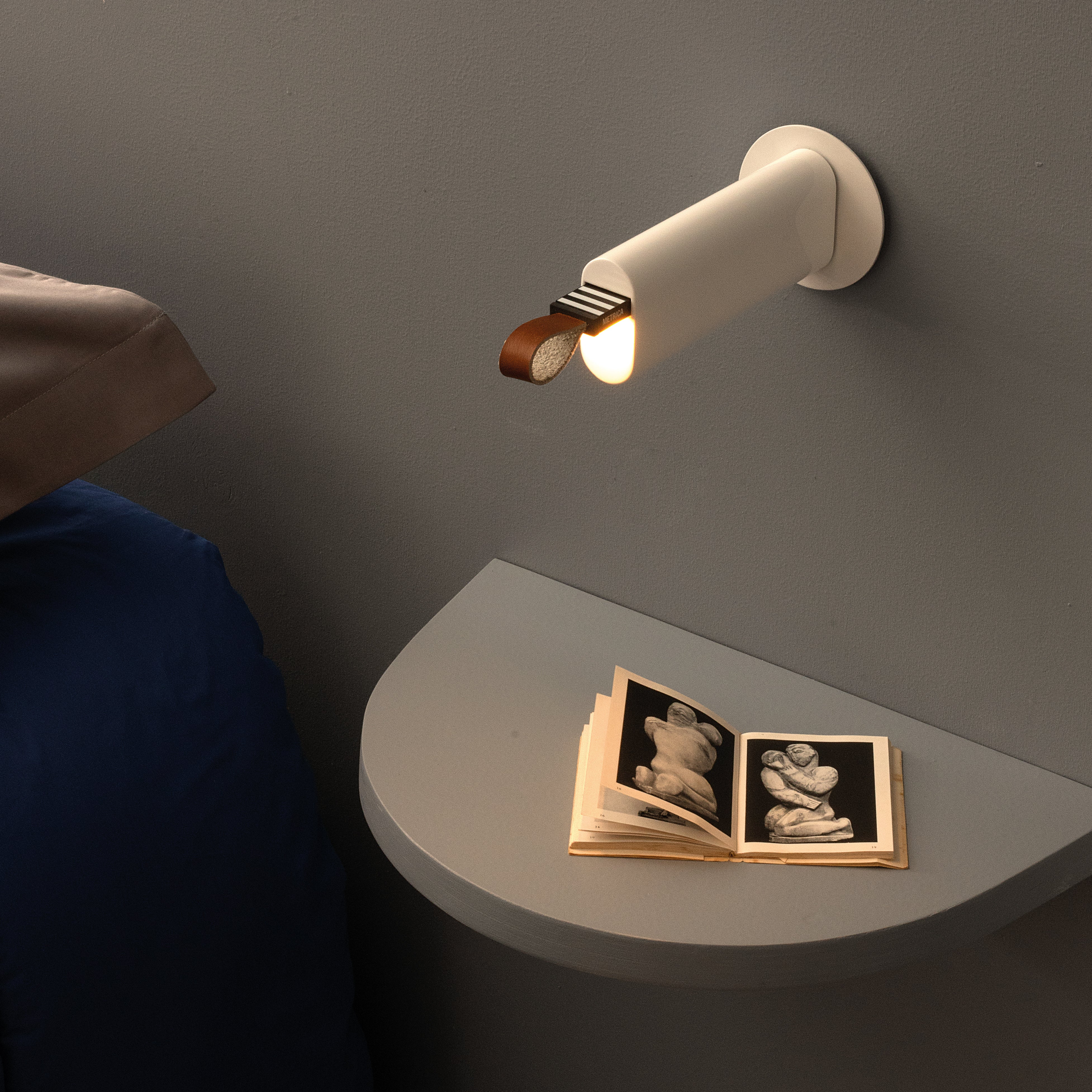 Metrica Wall Lamp in Glossy White