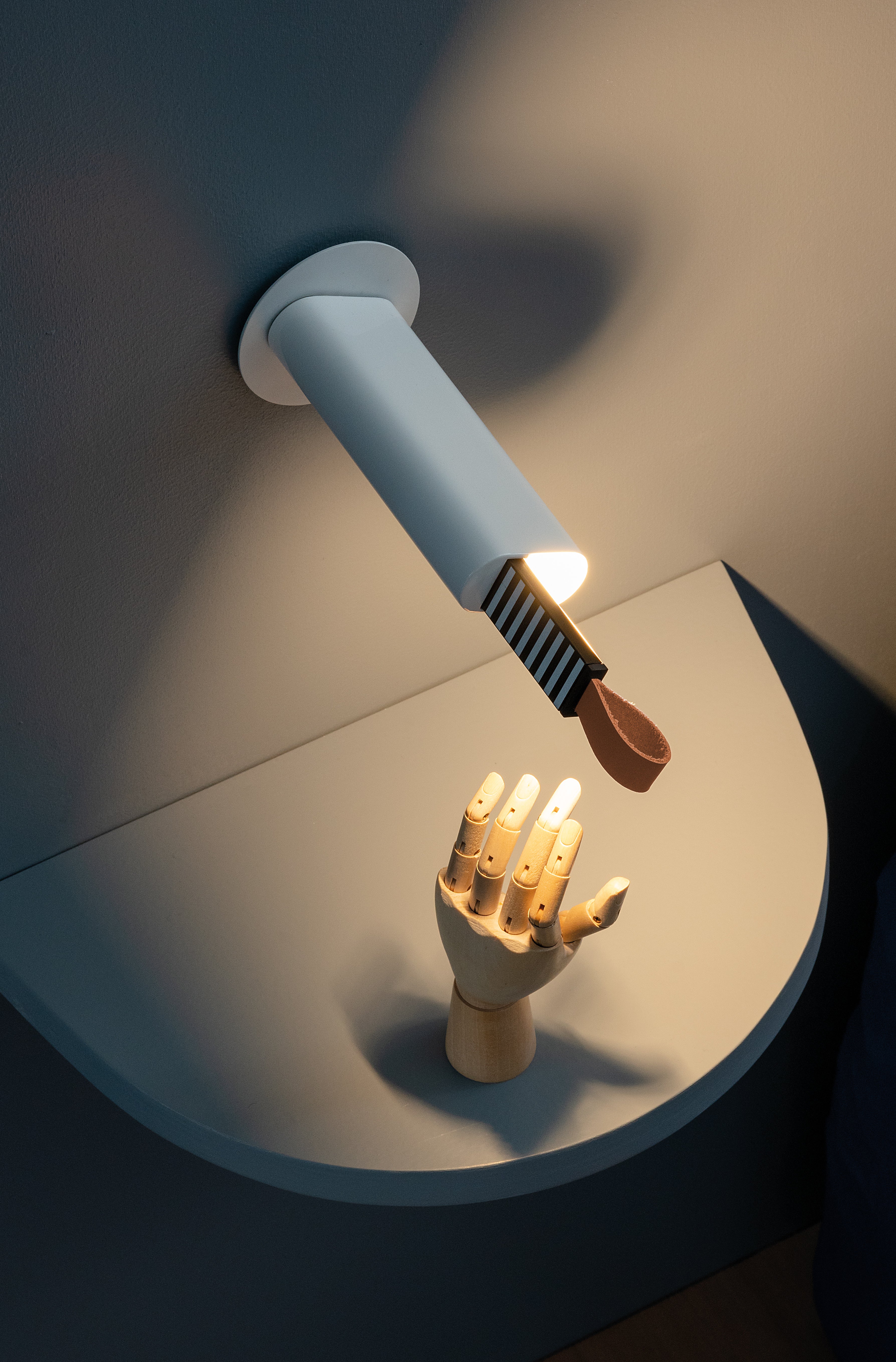 Metrica Wall Lamp in Glossy White