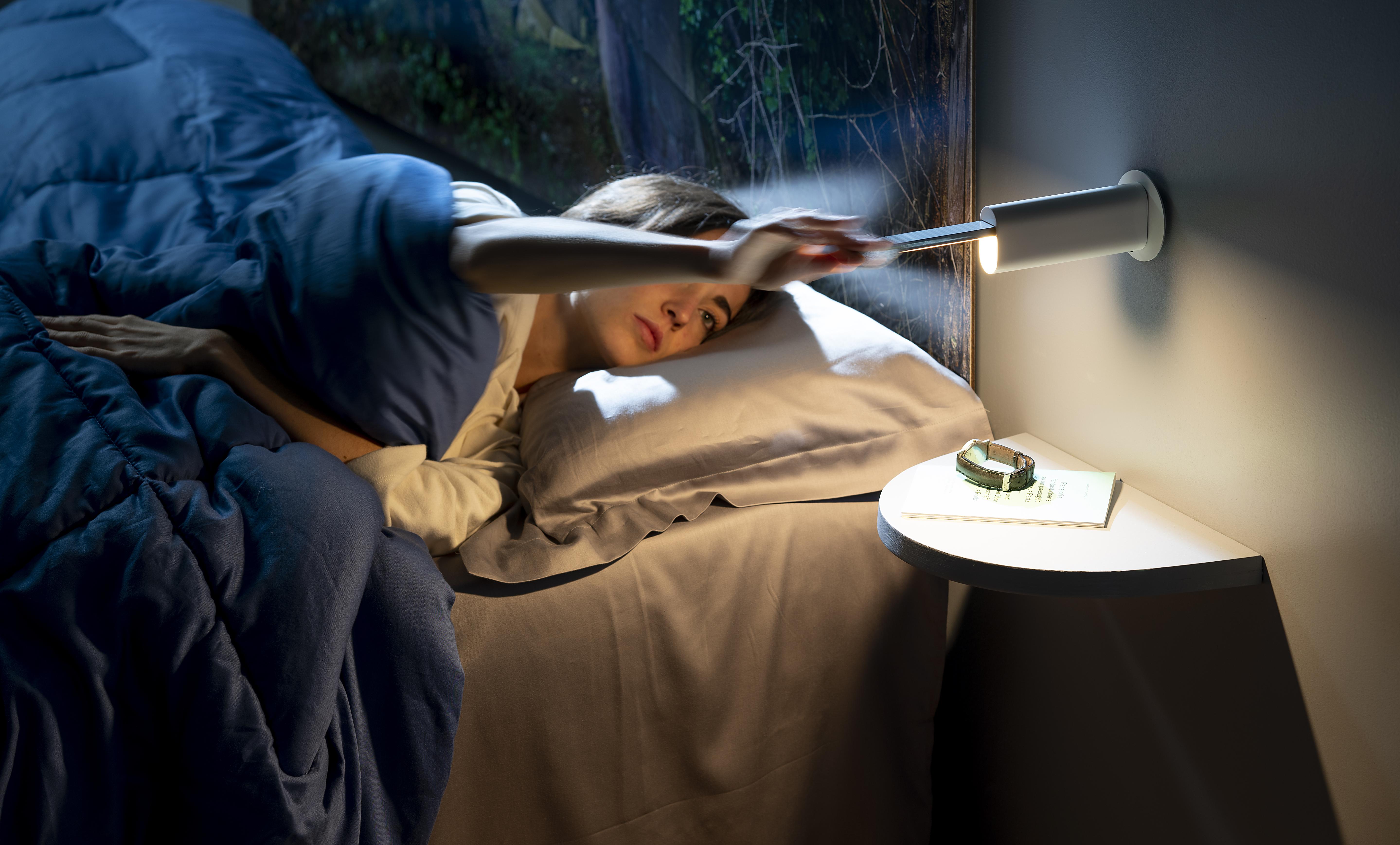 Metrica Wall Lamp in Glossy White