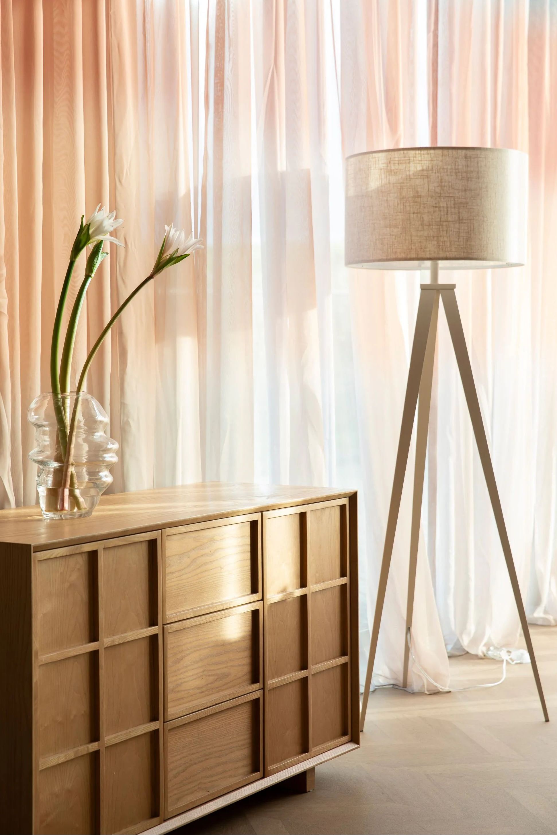 TRIPOD floor lamp beige tripod