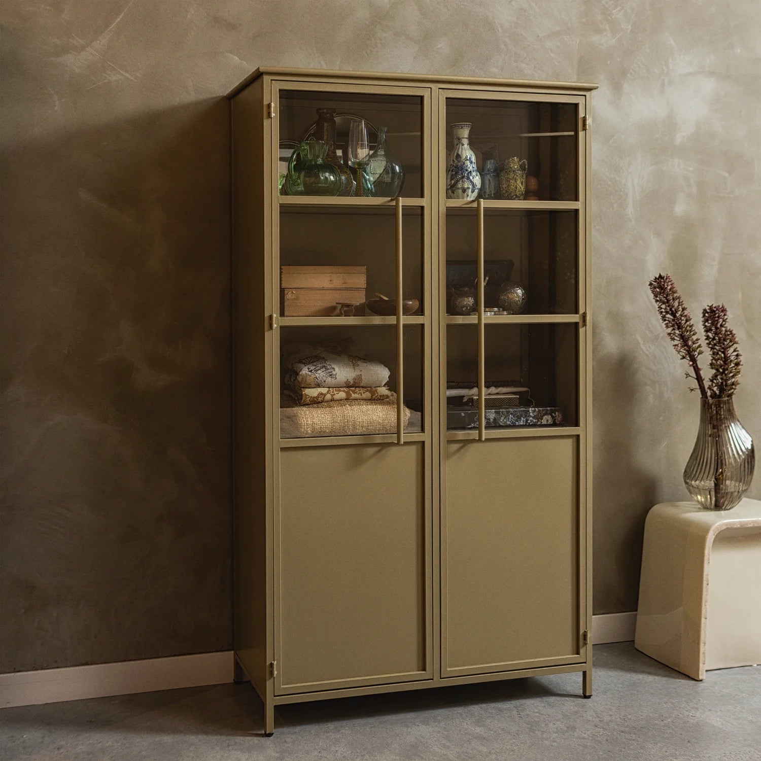 Ausstellung Khaki Regal