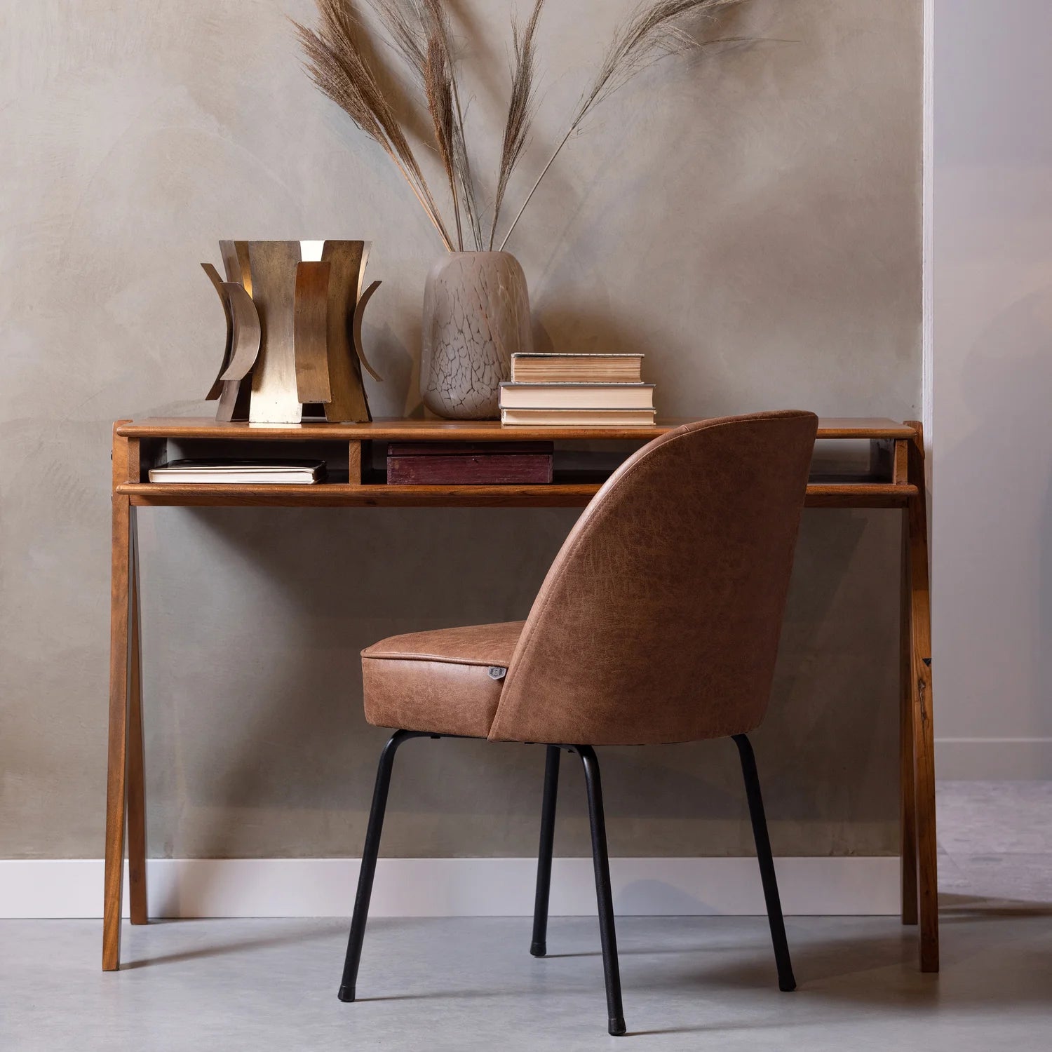 Leather chair vogue cognac
